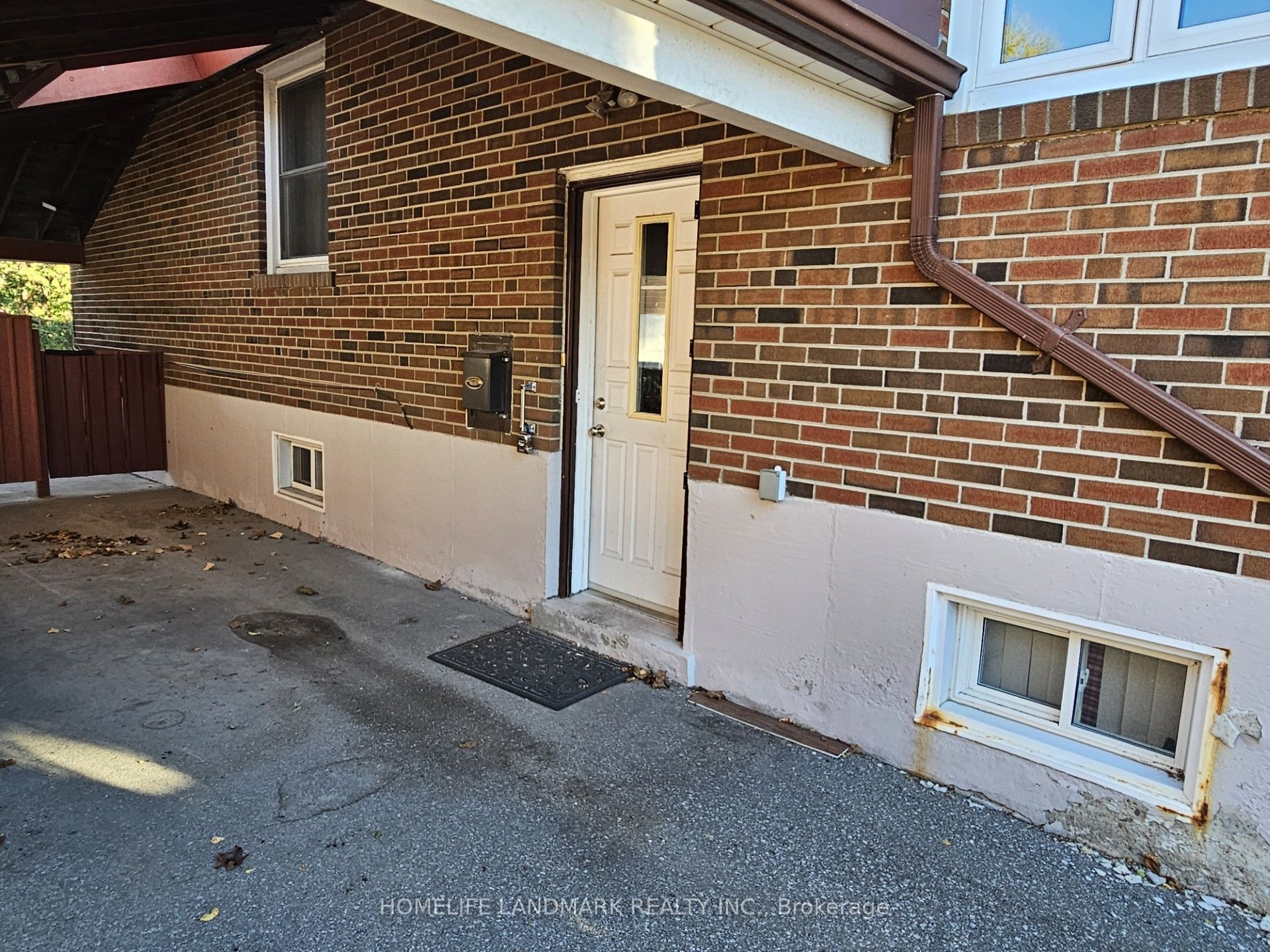 147 Fitzgibbon Avenue (Main), Toronto, ON M1K 4A6 photo 2
