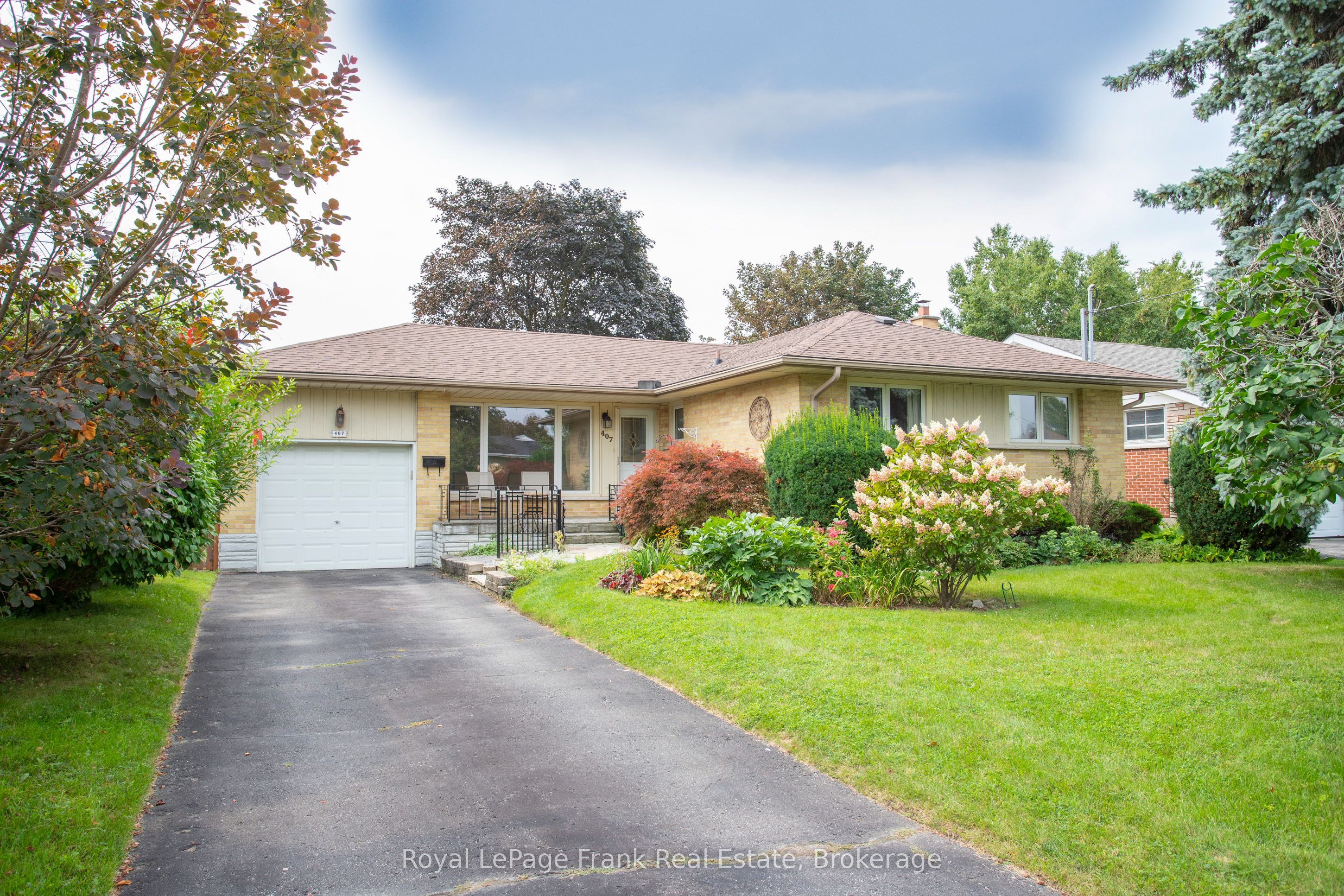 407 Glencastle Avenue, Oshawa, ON L1J 3K7