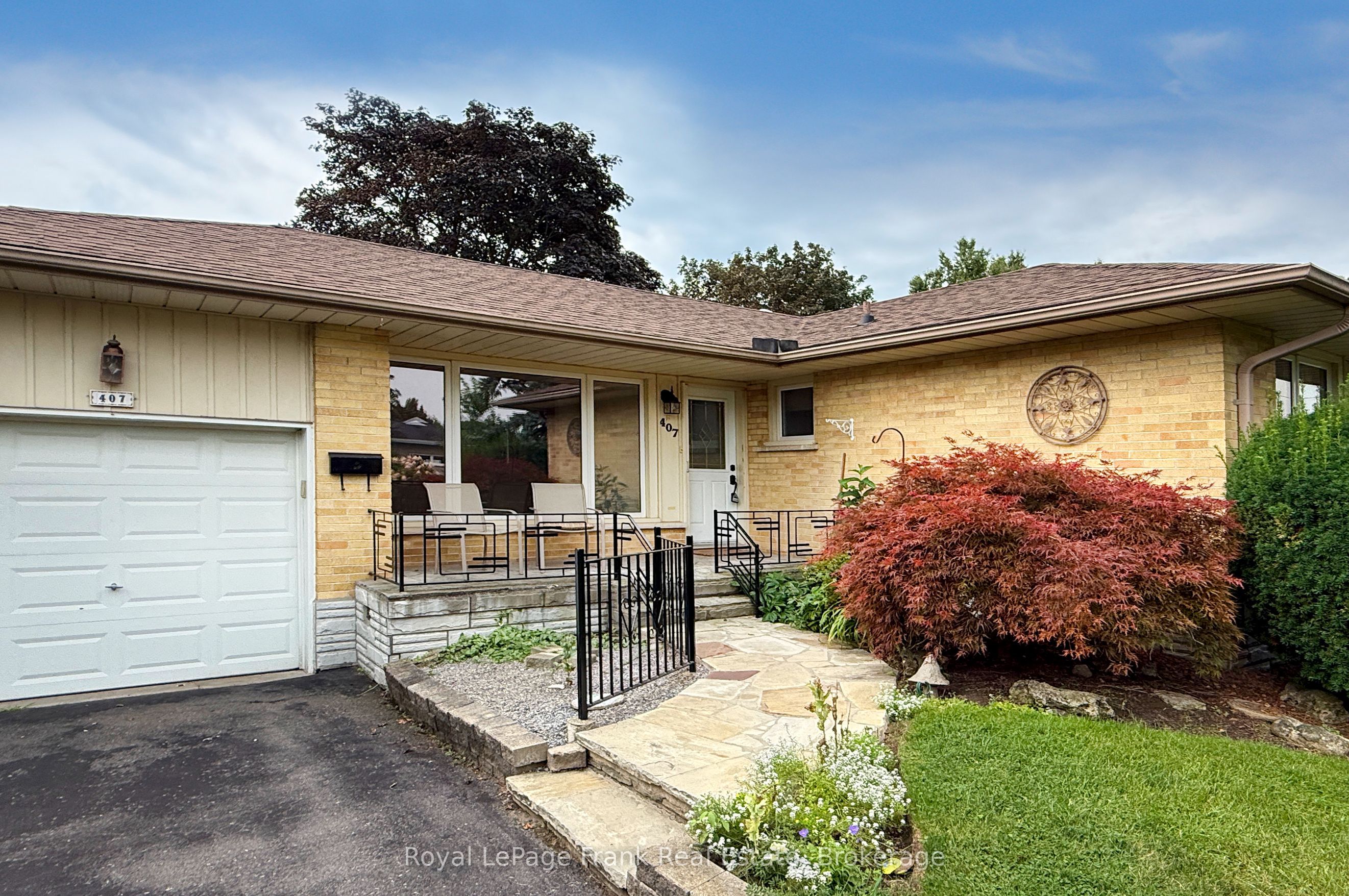 407 Glencastle Avenue, Oshawa, ON L1J 3K7 photo 2