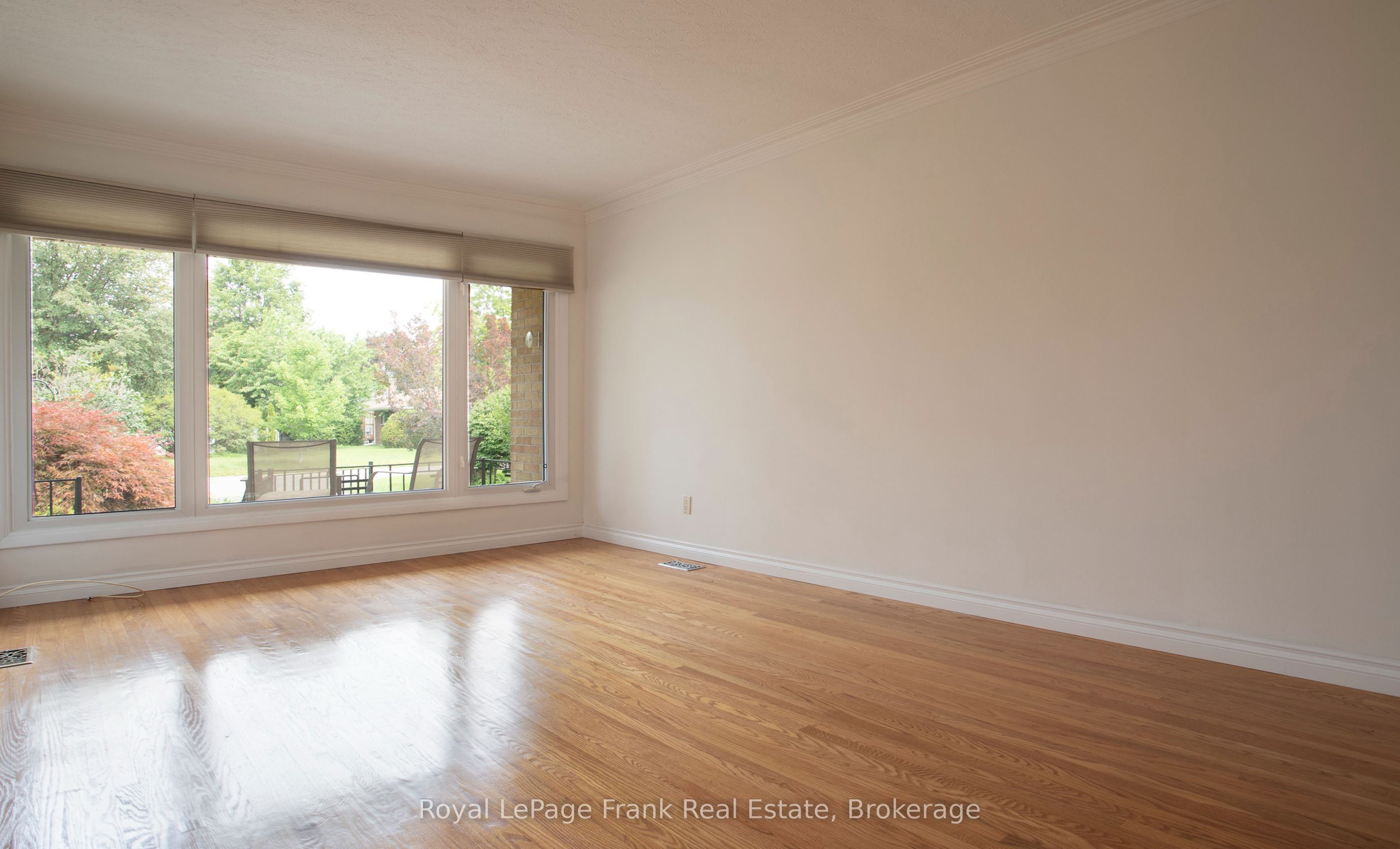 407 Glencastle Avenue, Oshawa, ON L1J 3K7 photo 5