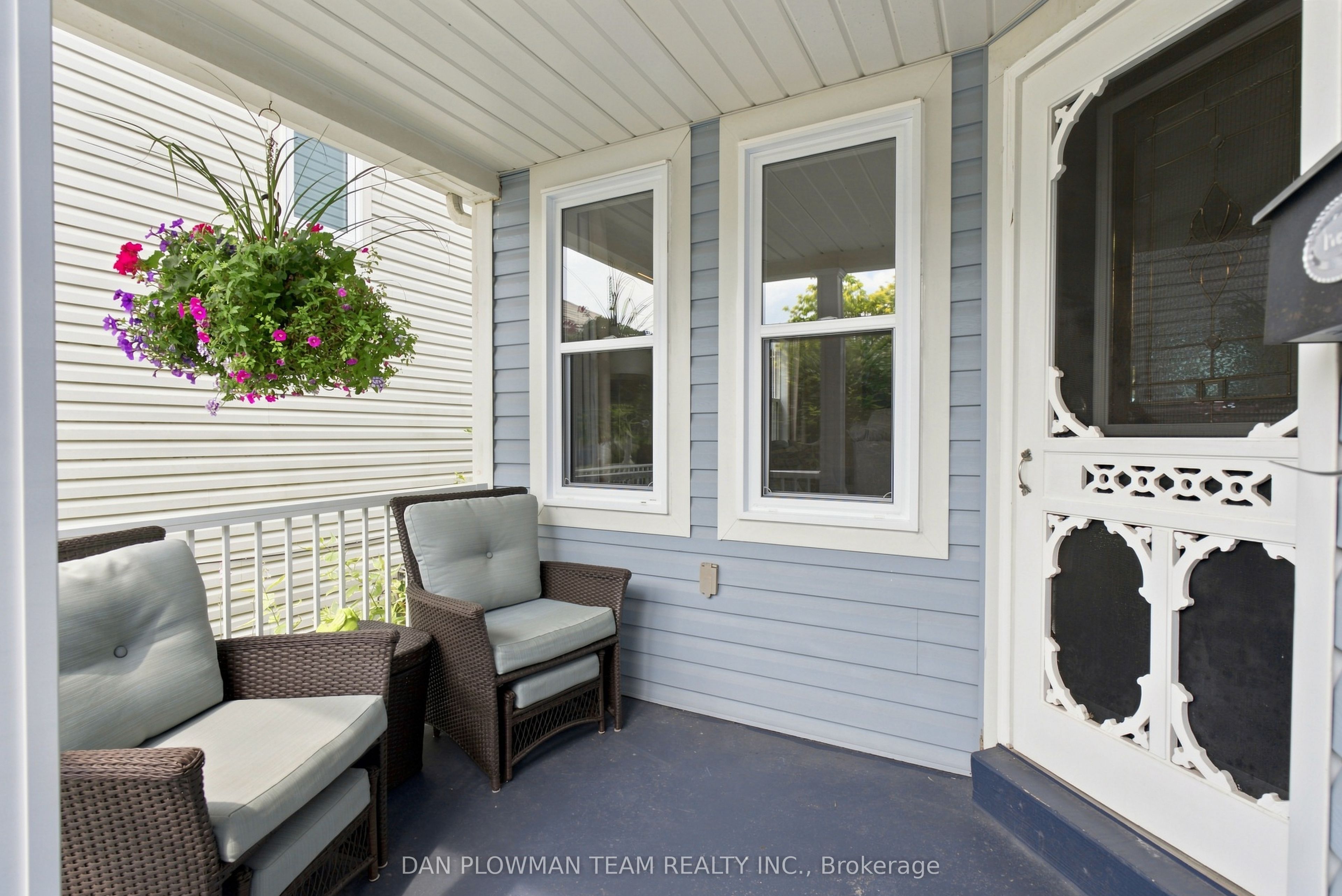 52 Wells Crescent, Whitby, ON L1M 1C9 photo 2