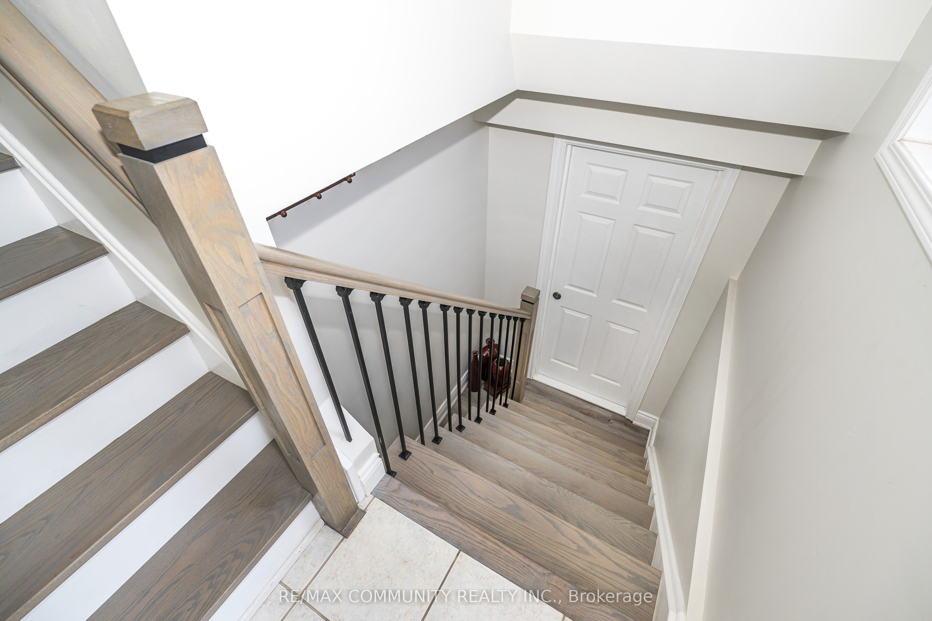 1606 Whitestone Drive, Oshawa, ON L1K 2R9 photo 3