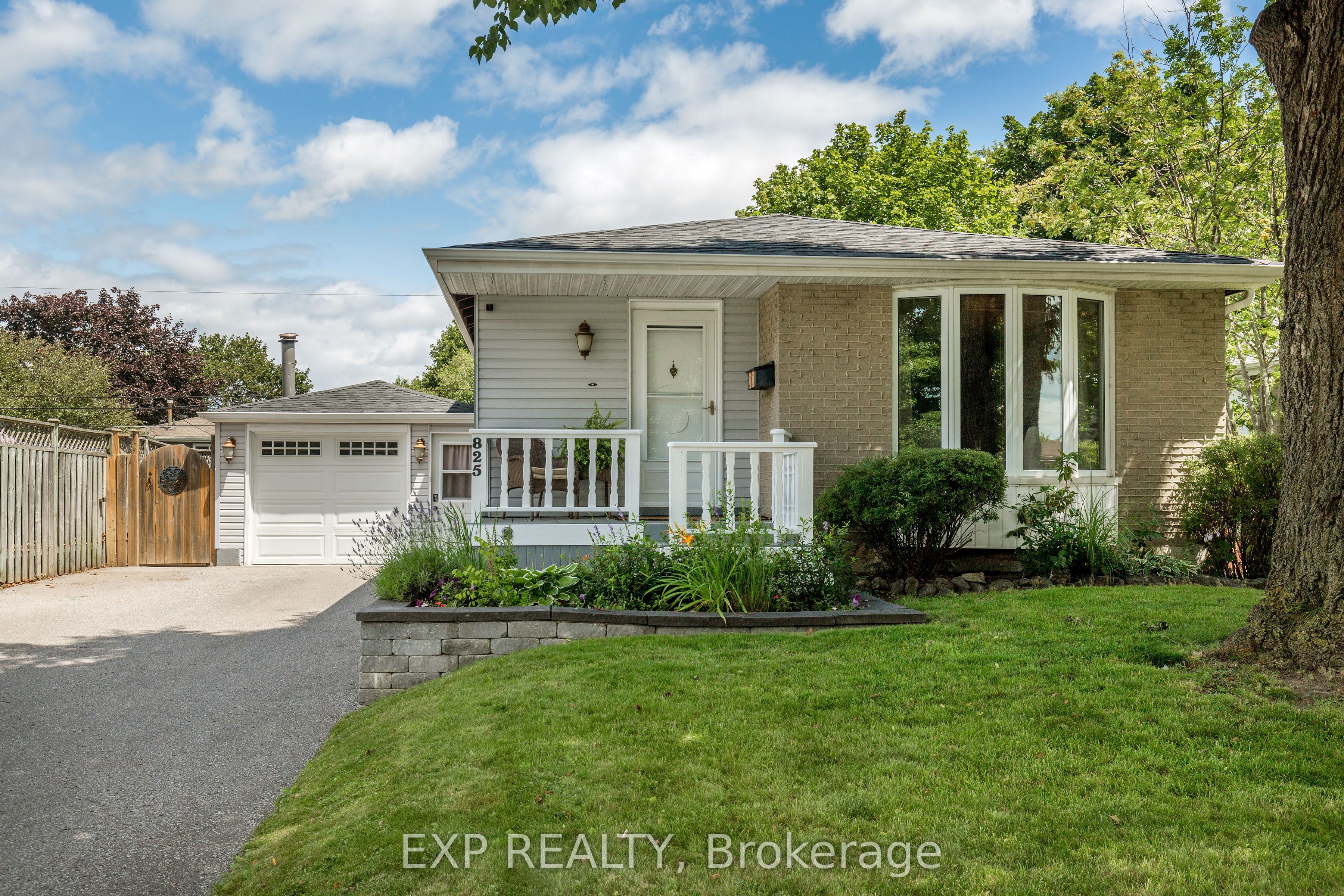 825 Bem Avenue, Pickering, ON L1W 1X2 photo 2