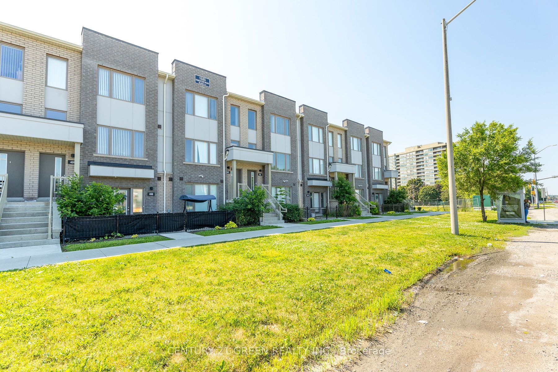 1525 Kingston Road 406, Pickering, ON L1V 0E9 photo 2
