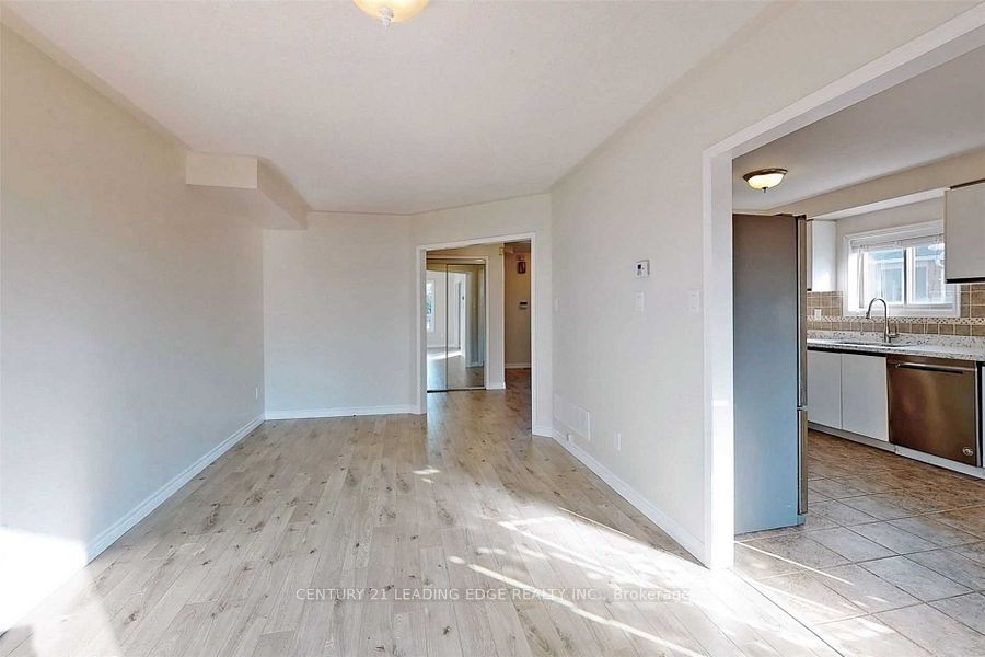 1566 Fieldgate Drive, Oshawa, ON L1K 2L5 photo 2