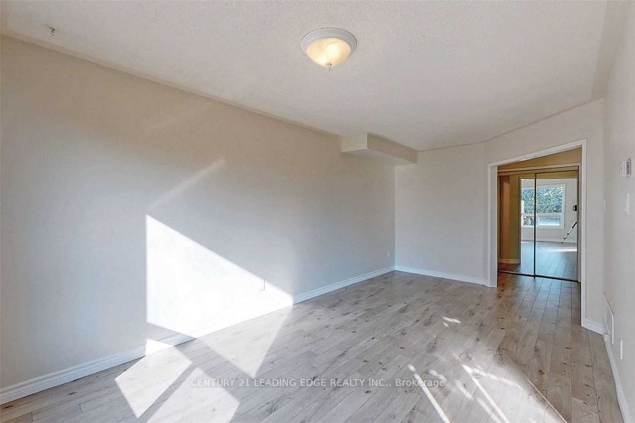 1566 Fieldgate Drive, Oshawa, ON L1K 2L5 photo 3