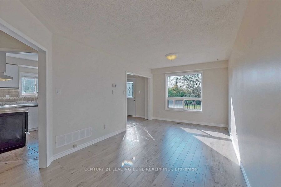 1566 Fieldgate Drive, Oshawa, ON L1K 2L5 photo 4