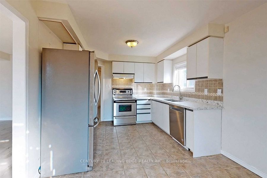 1566 Fieldgate Drive, Oshawa, ON L1K 2L5 photo 5