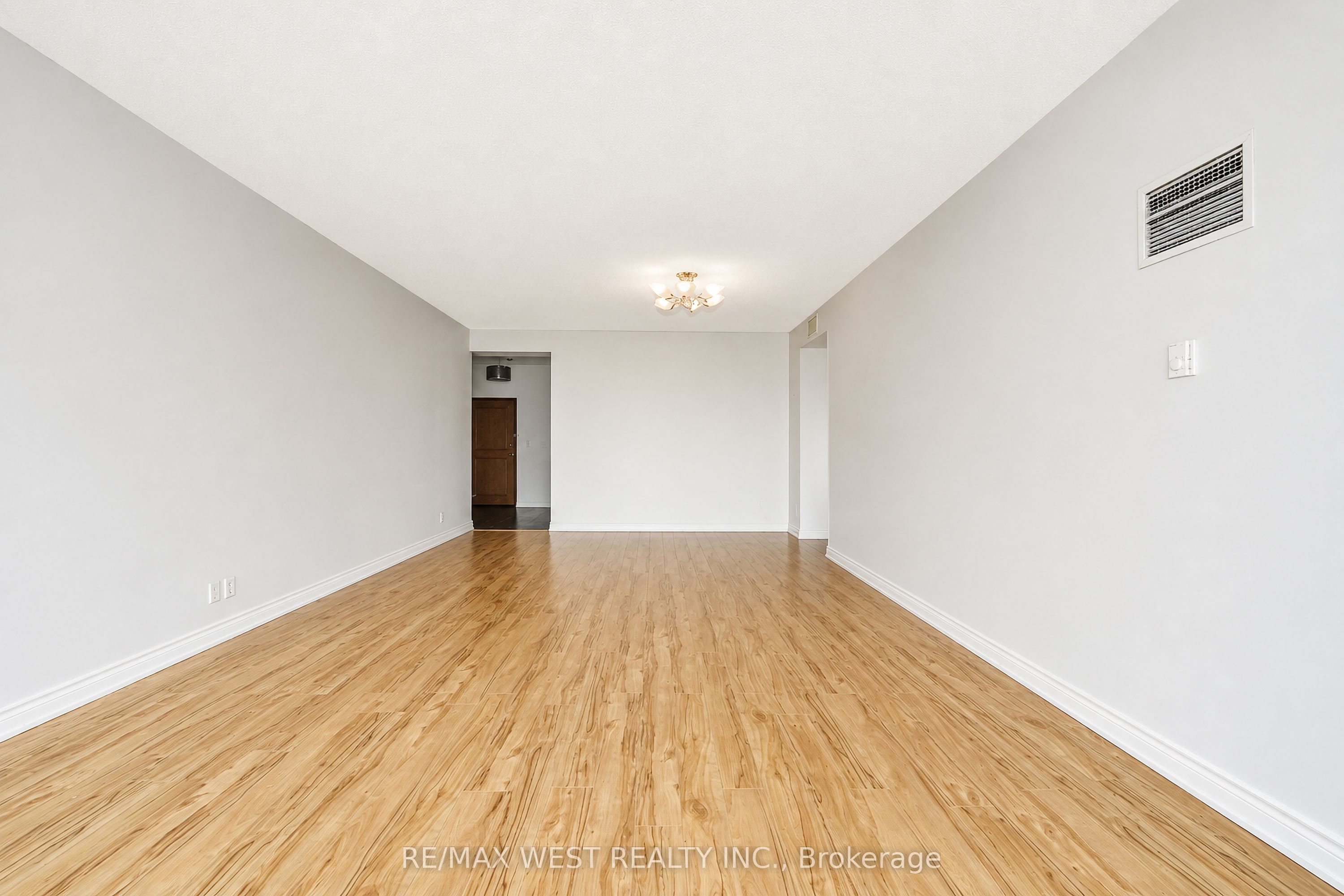 8 Lee Centre Drive PH103, Toronto, ON M1H 3H8 photo 4