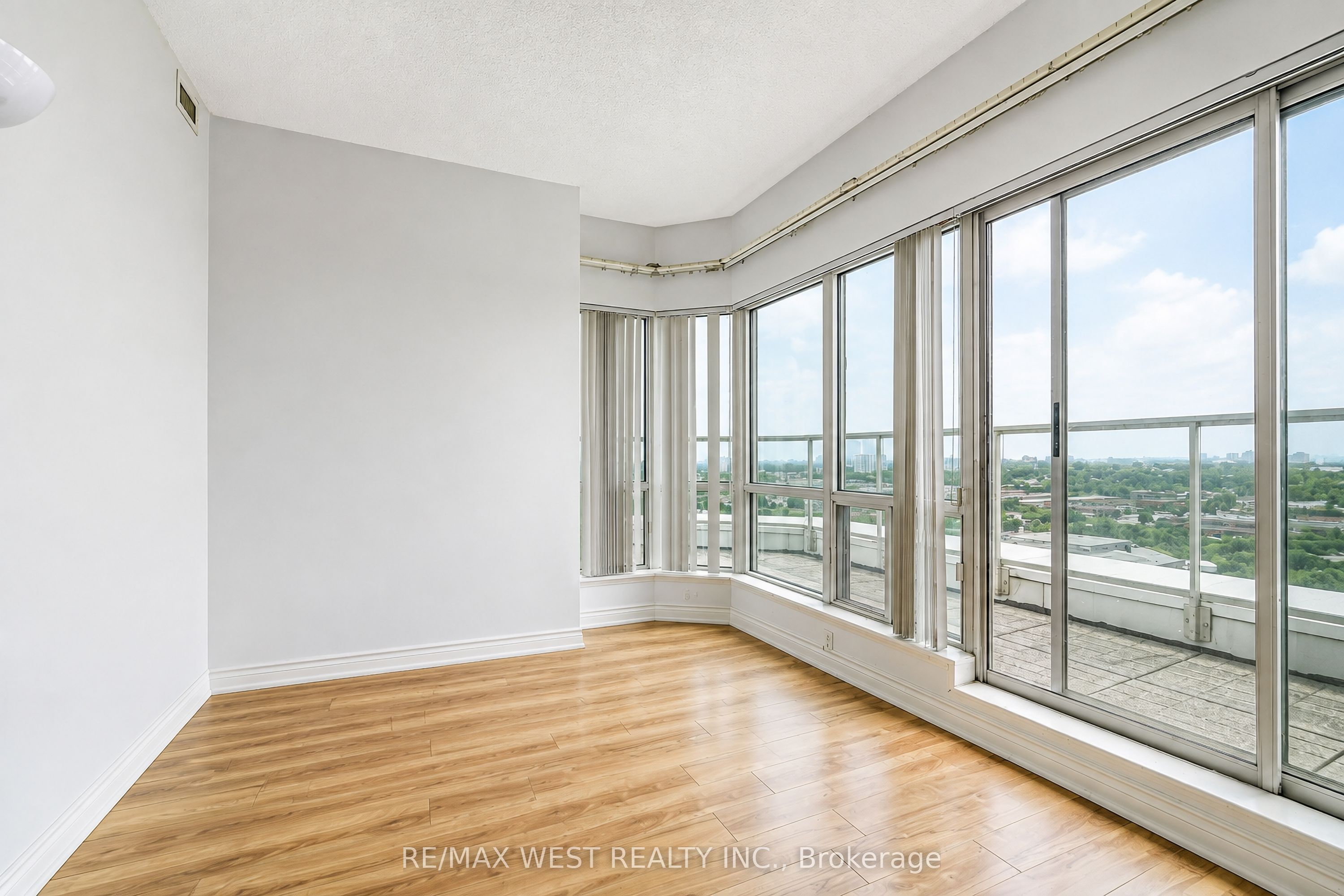 8 Lee Centre Drive PH103, Toronto, ON M1H 3H8 photo 5