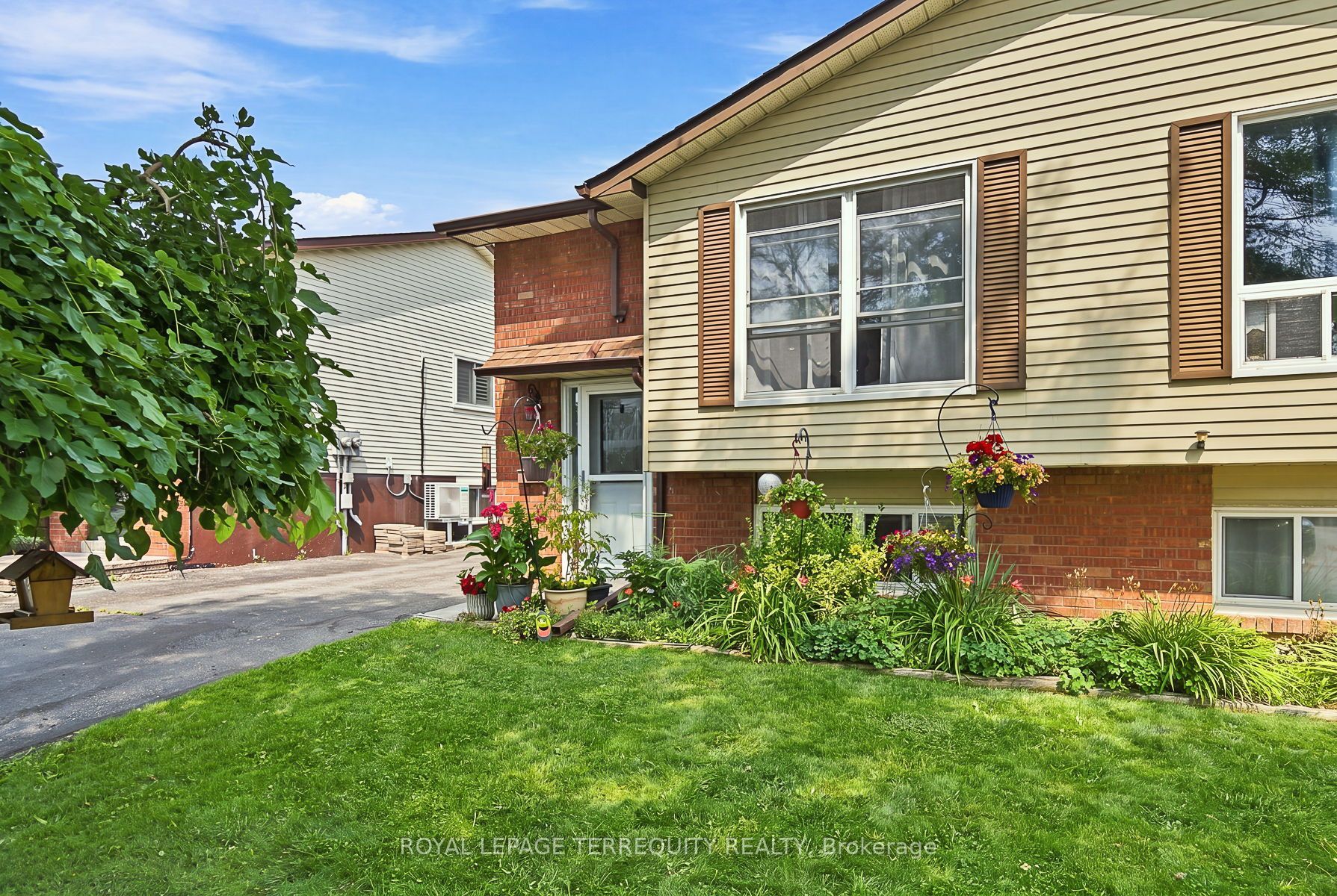 224 Medina Court, Oshawa, ON L1J 7E1 photo 3