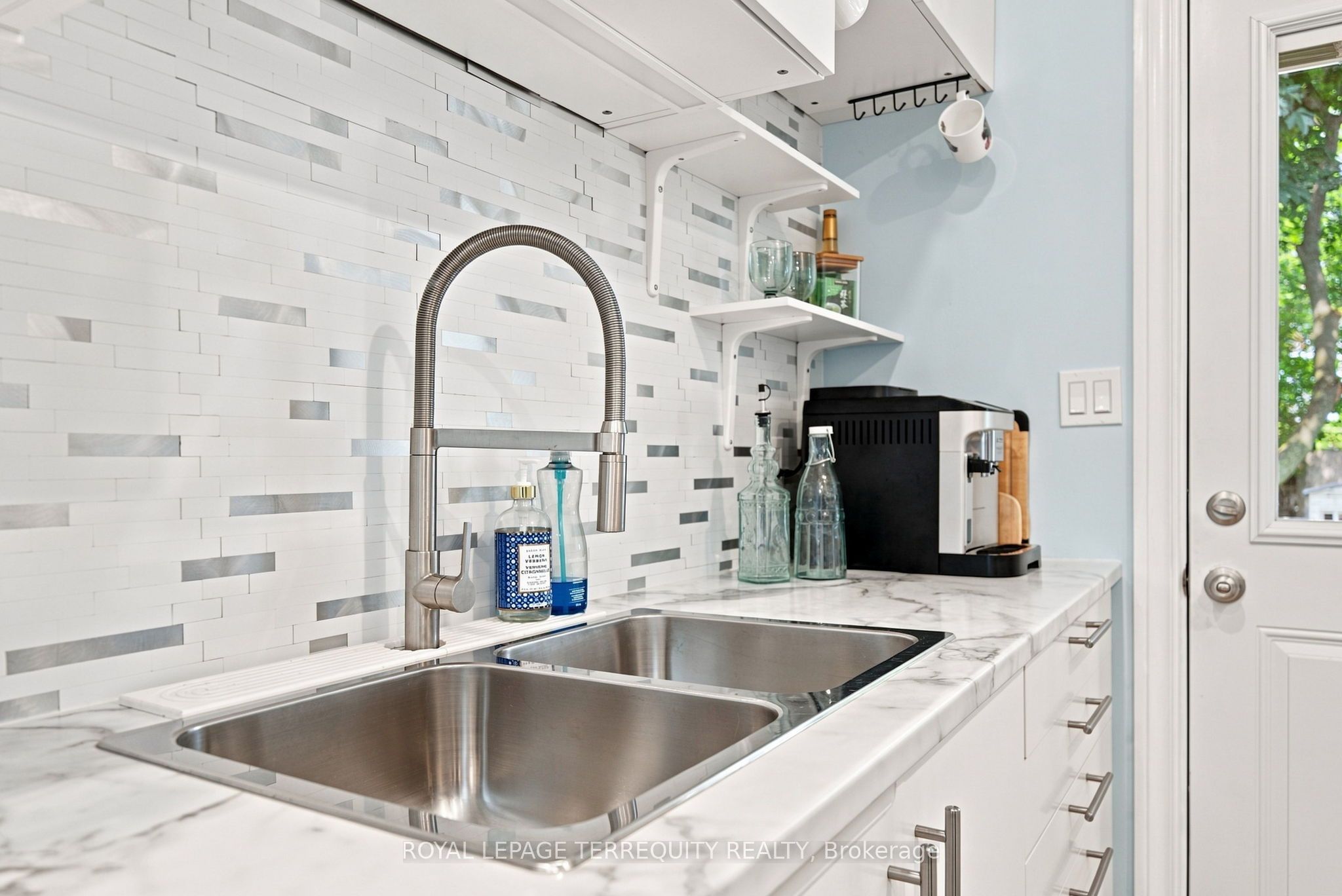 224 Medina Court, Oshawa, ON L1J 7E1 photo 5