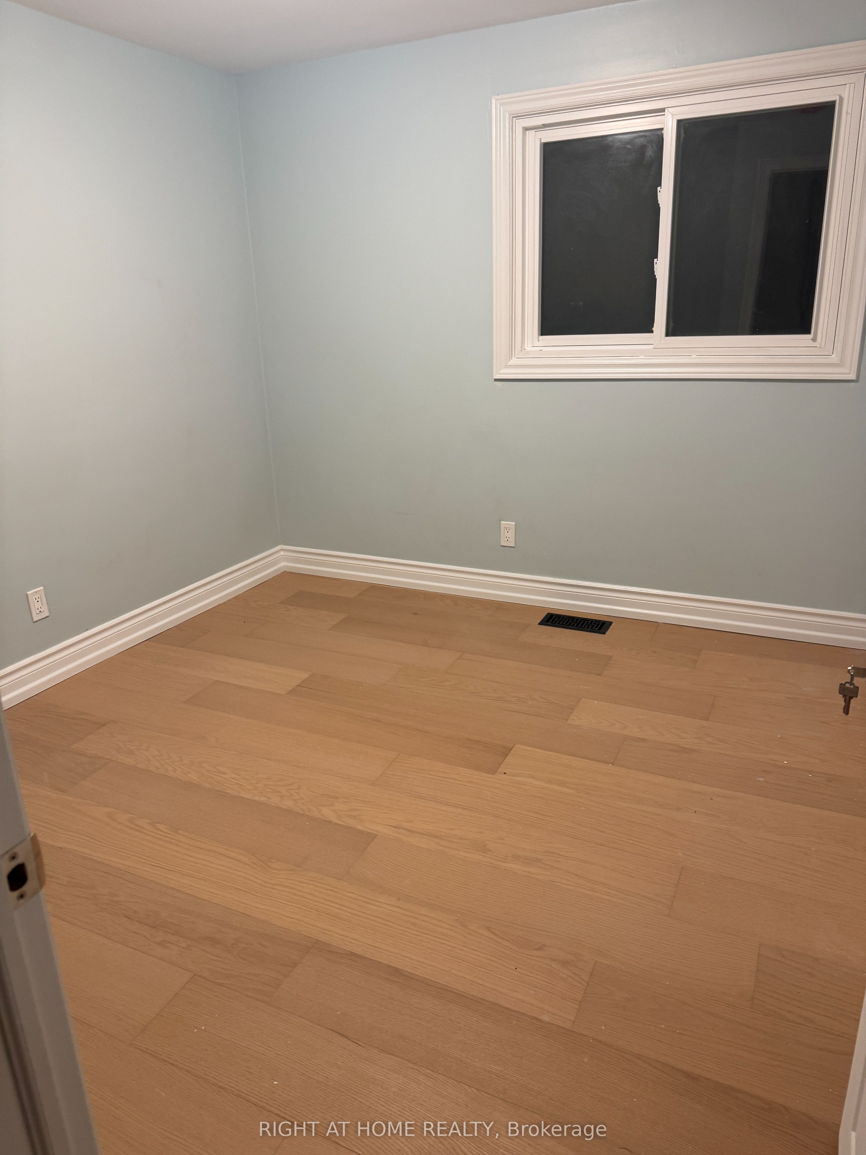 32 Conlins Road E, Toronto, ON M1C 1C3 photo 4