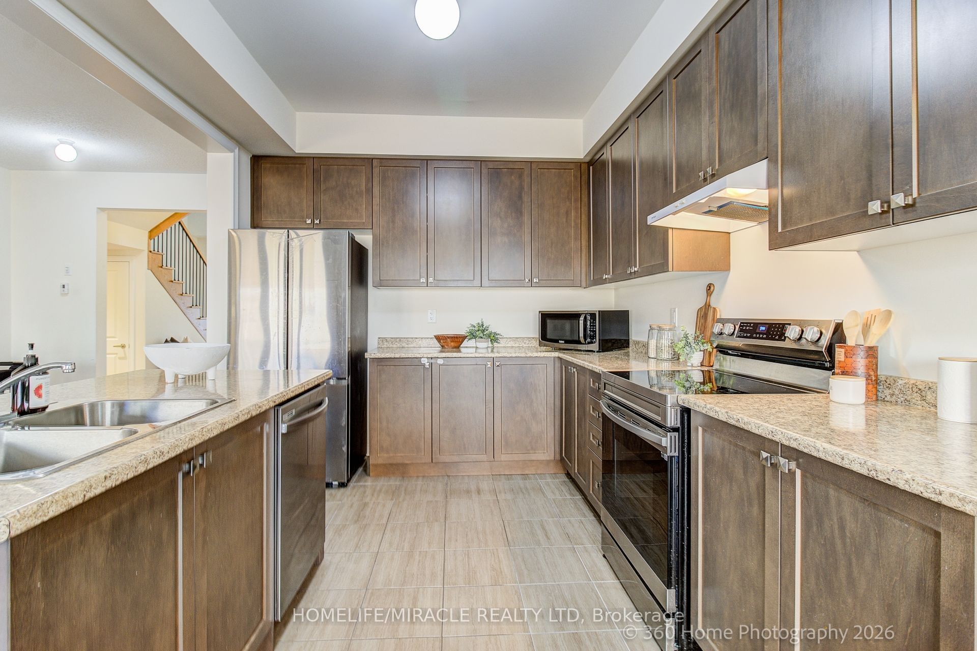 2528 Athena Path, Pickering, ON L1X 0M4 photo 5