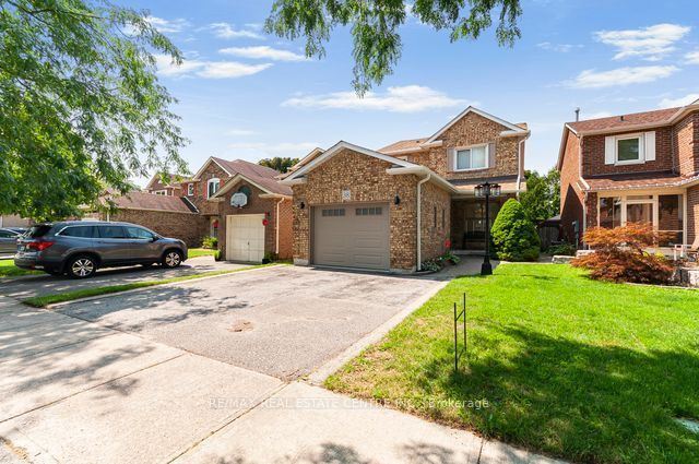 38 Tresher Court, Ajax, ON L1T 2N1