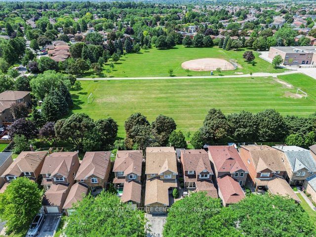 38 Tresher Court, Ajax, ON L1T 2N1 photo 3
