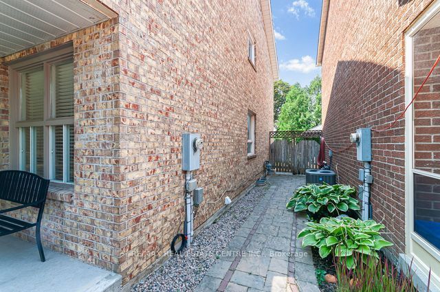 38 Tresher Court, Ajax, ON L1T 2N1 photo 4