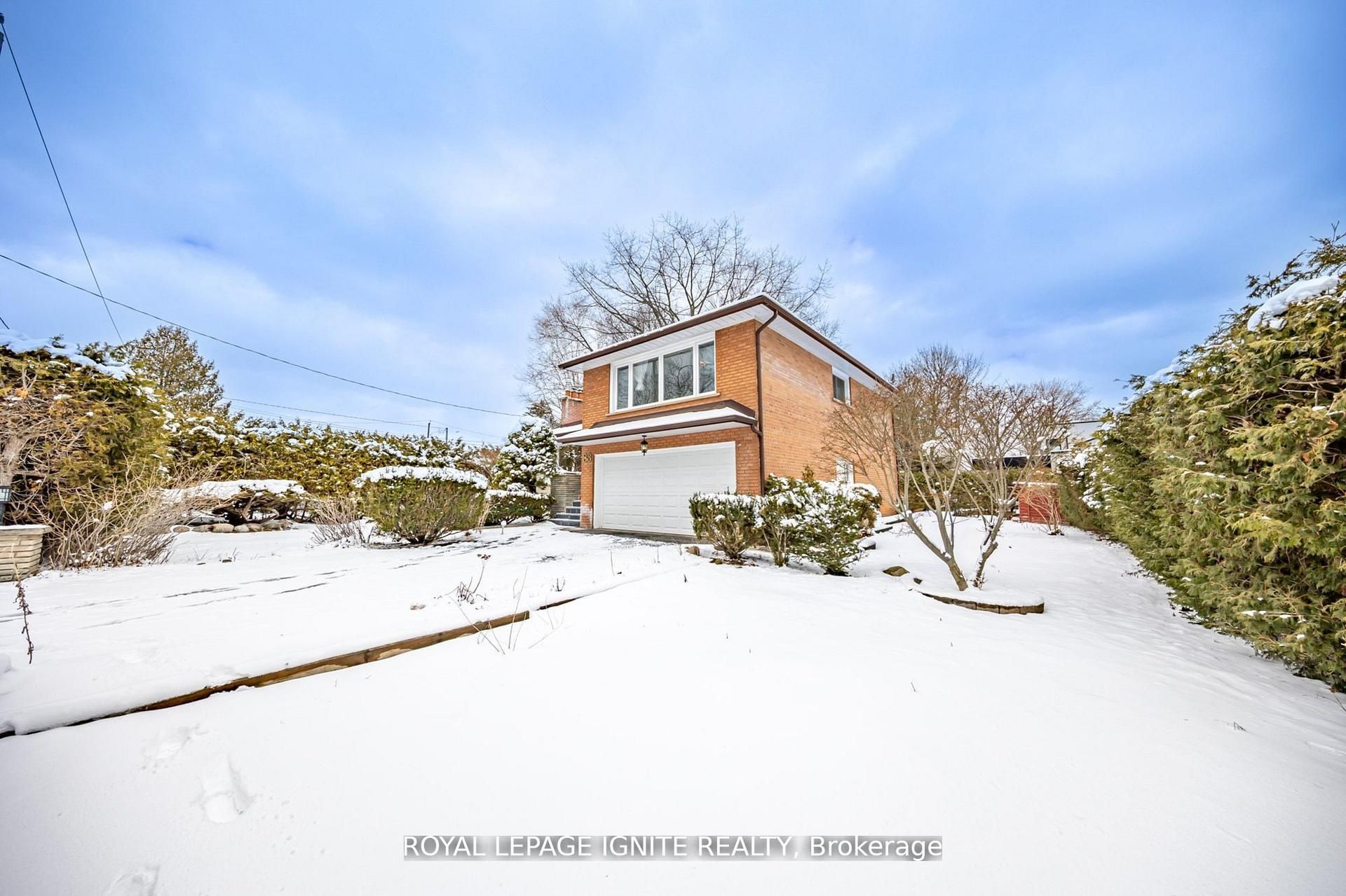 83 Deep Dene Drive Main, Toronto, ON M1C 1L9 photo 3