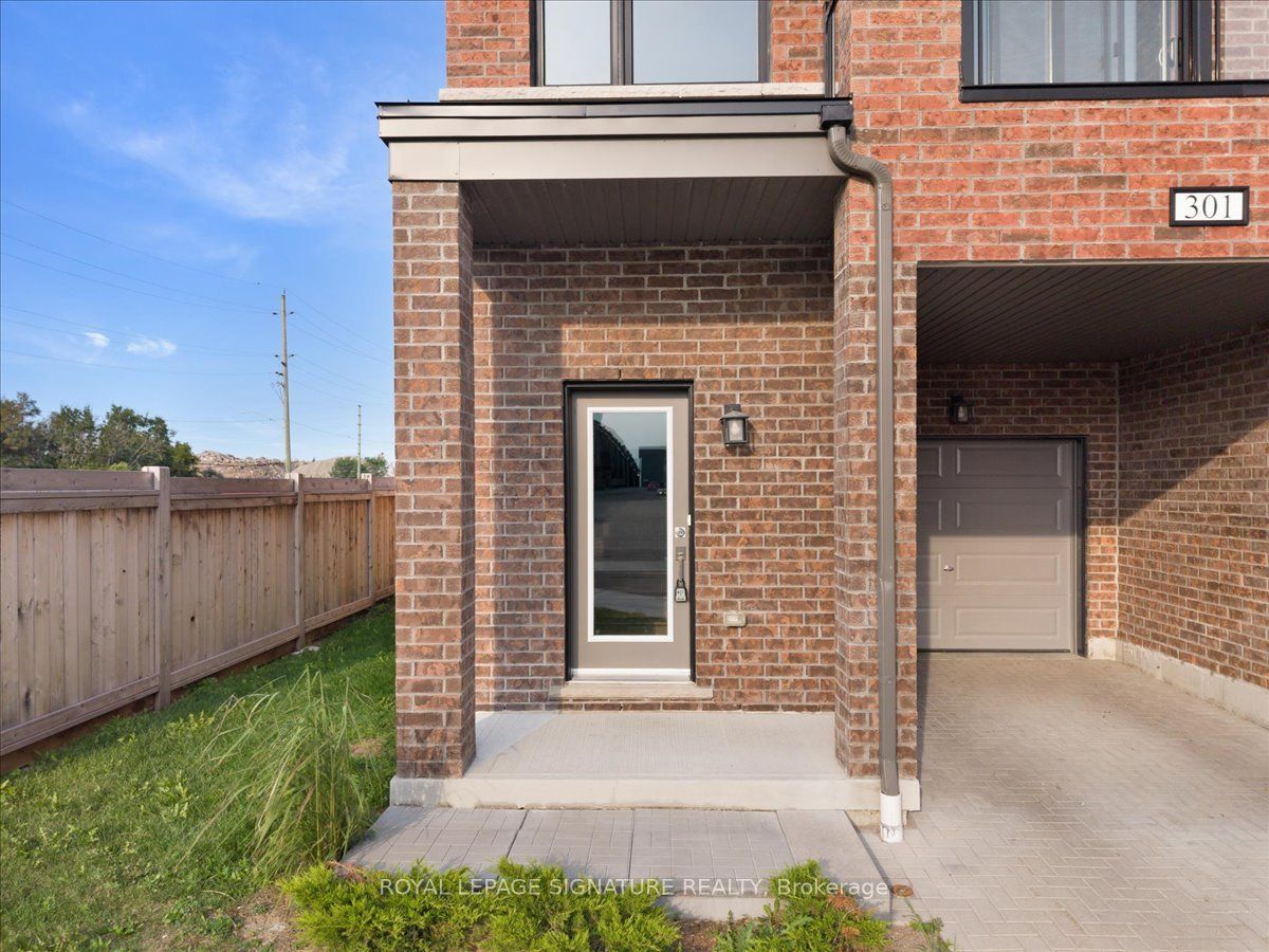1865 Pickering Parkway 301, Pickering, ON L1V 0H2 photo 2