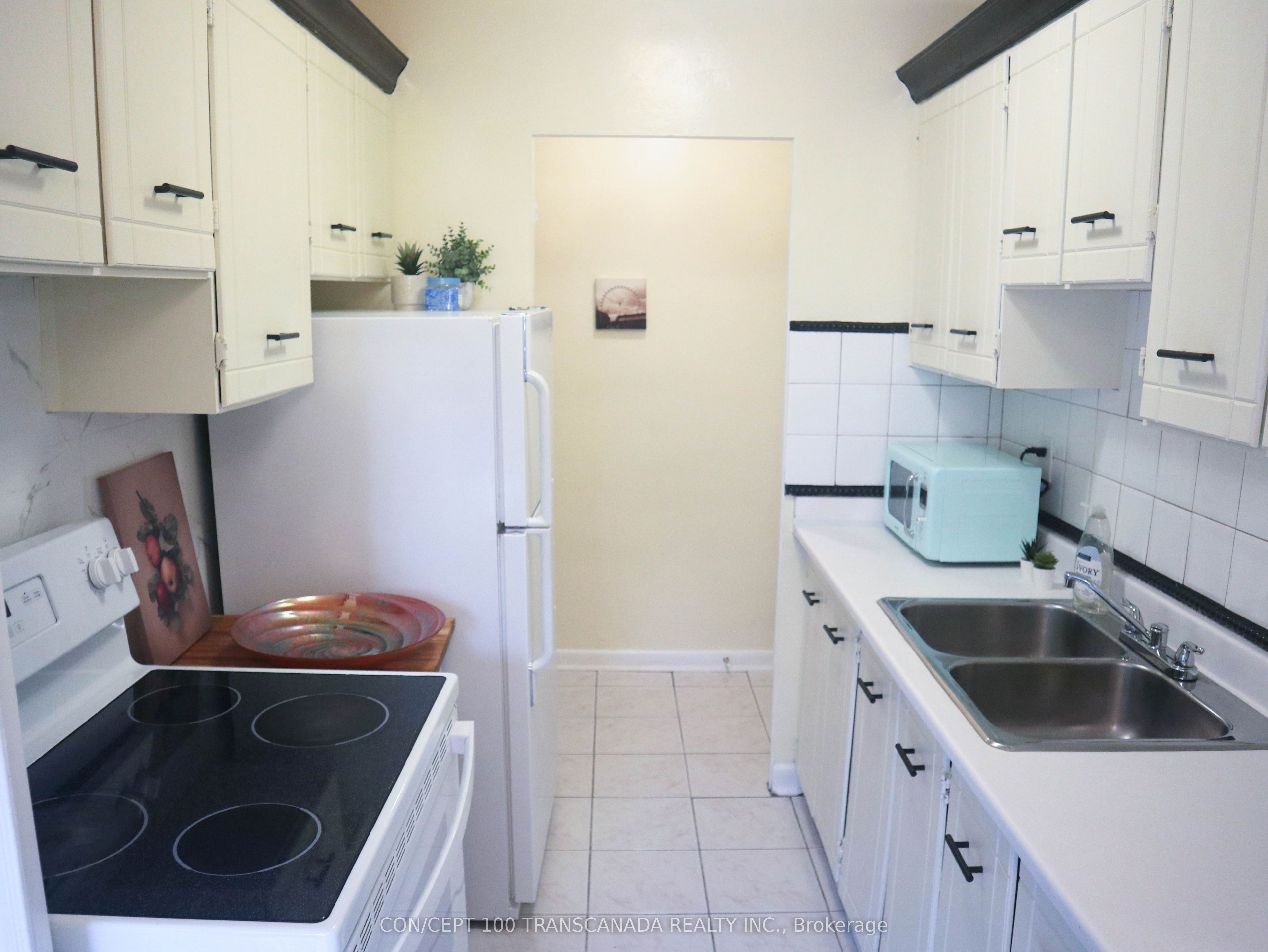 921 Midland Avenue 301, Toronto, ON M1K 4G2 photo 3