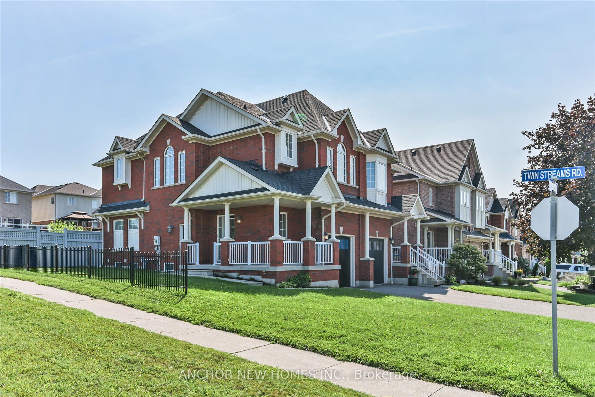 1 Ruben Street, Whitby, ON L1P 0A7 photo 2