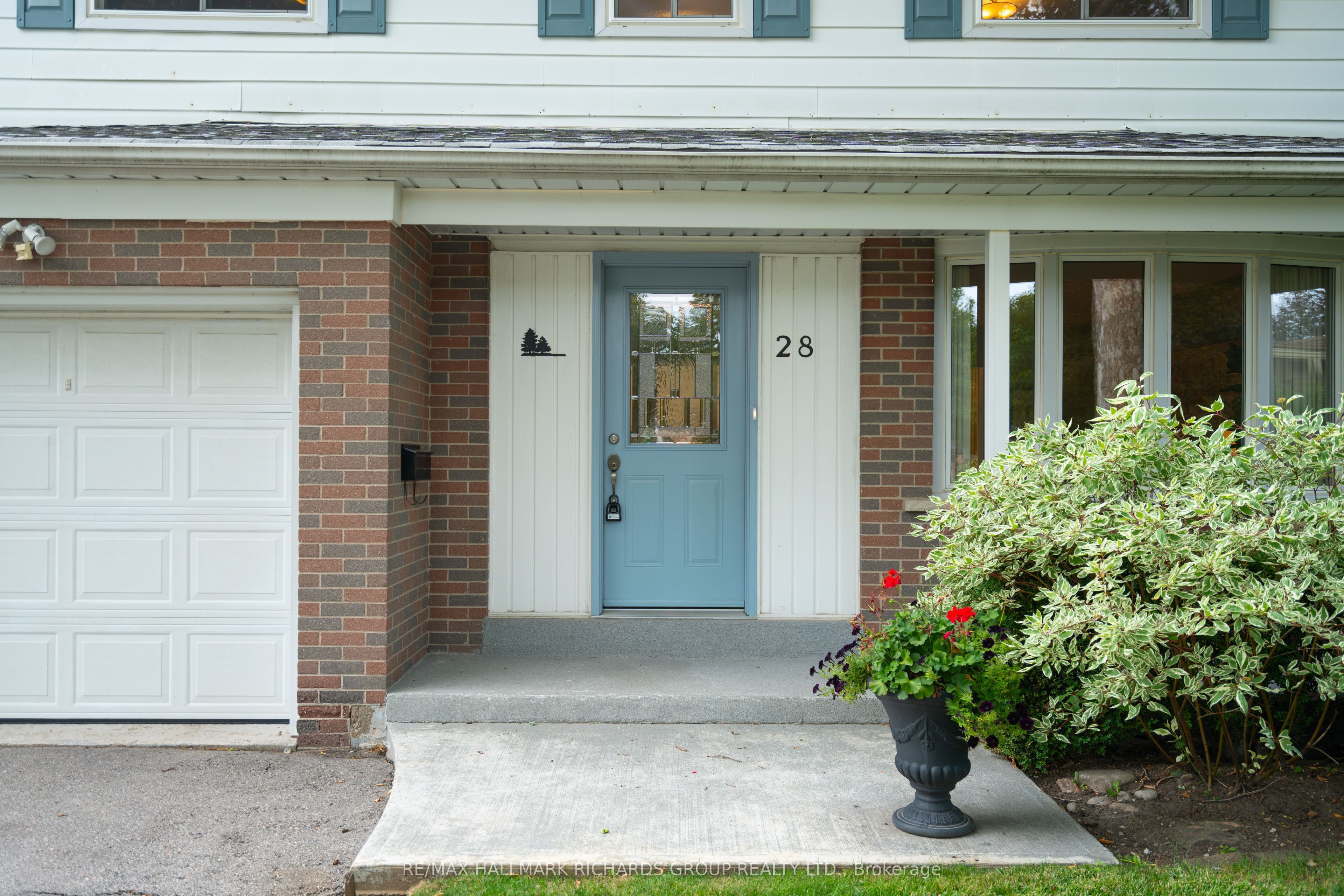 28 Monmouth Court, Toronto, ON M1H 2T5 photo 2