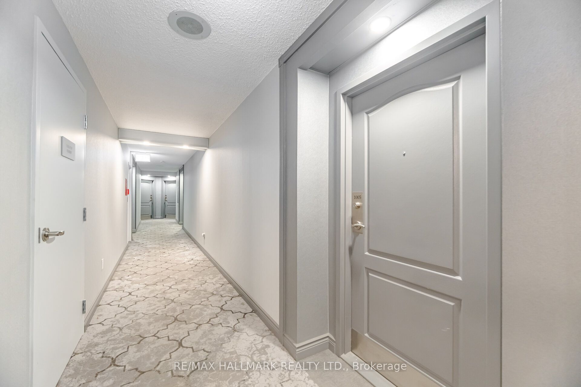 712 Rossland Road E 1005, Whitby, ON L1N 9E8 photo 3