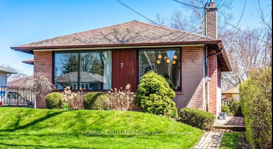 7 Stonehenge Crescent, Toronto, ON M1G 2P5