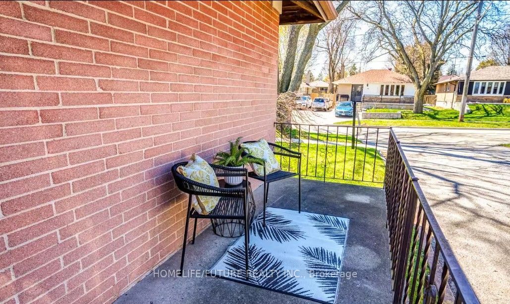 7 Stonehenge Crescent, Toronto, ON M1G 2P5 photo 2