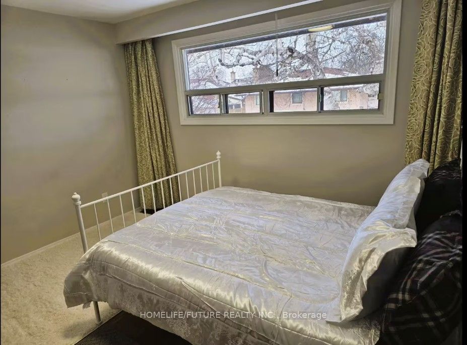 7 Stonehenge Crescent, Toronto, ON M1G 2P5 photo 3
