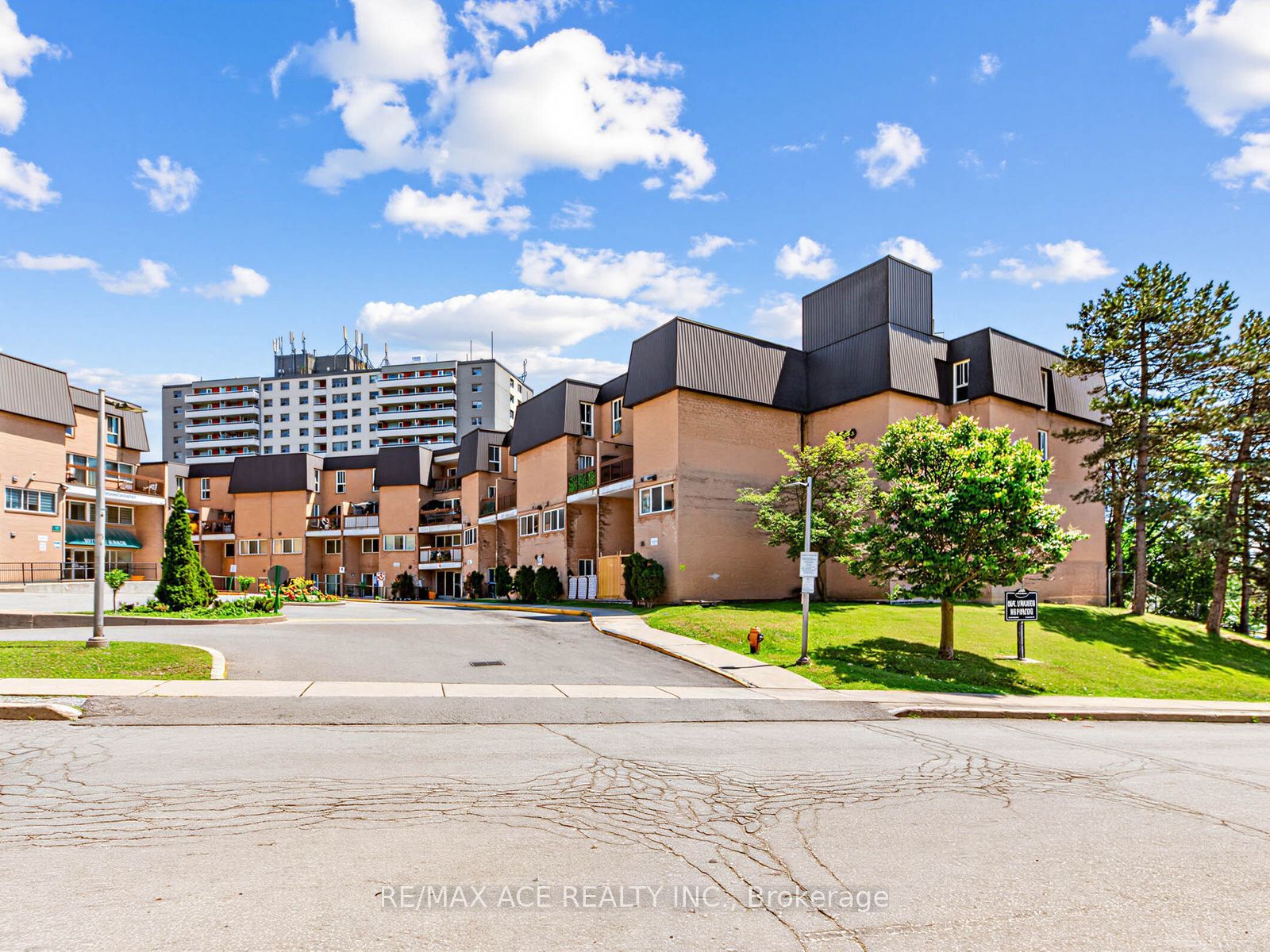 100 Mornelle Court 1017, Toronto, ON M1E 4X2