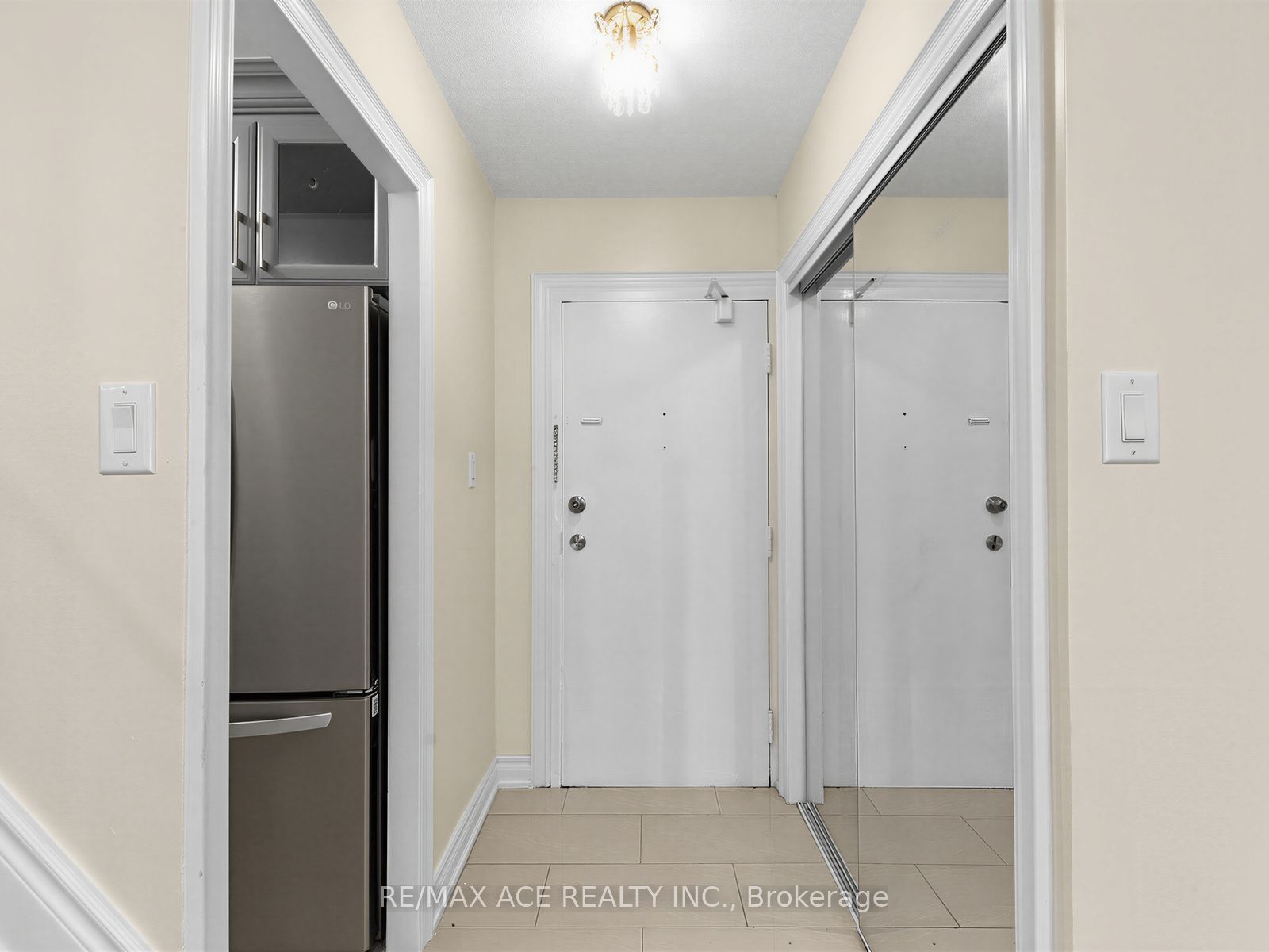 100 Mornelle Court 1017, Toronto, ON M1E 4X2 photo 3