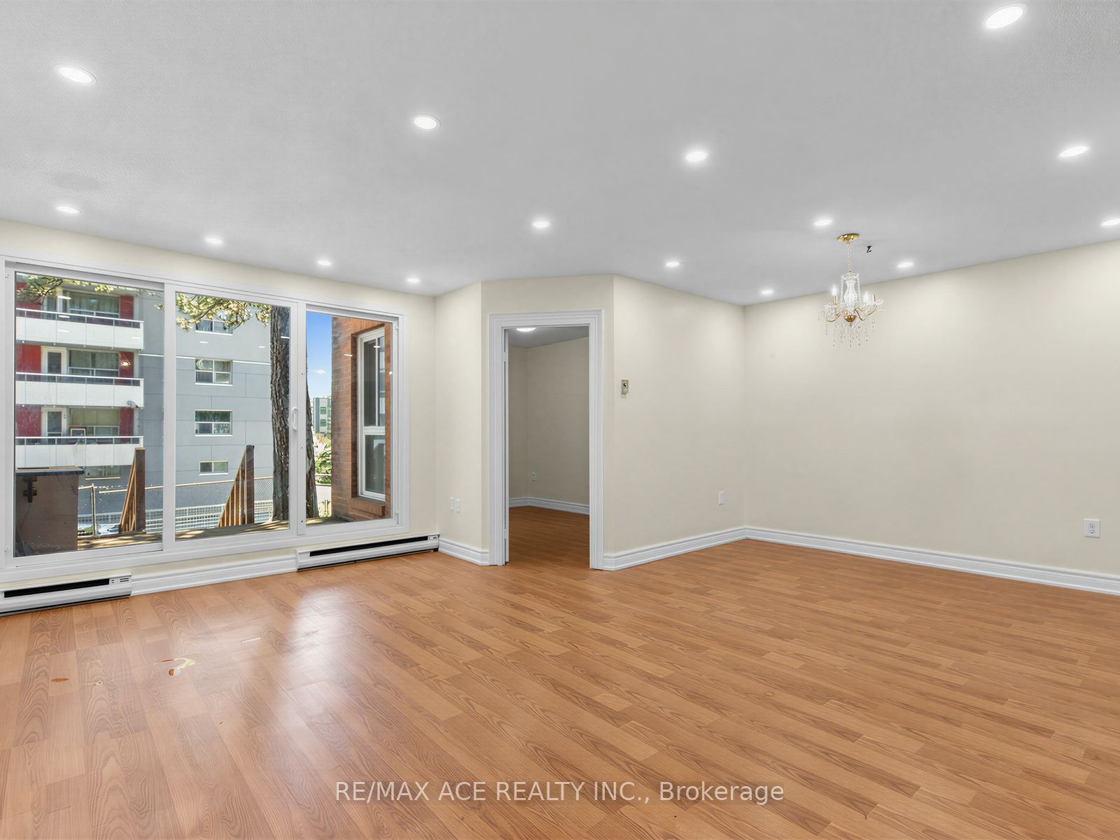100 Mornelle Court 1017, Toronto, ON M1E 4X2 photo 4