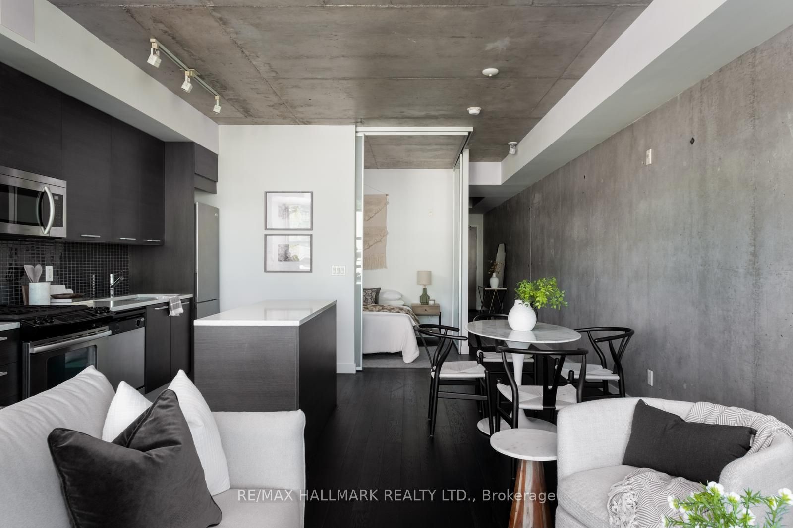 90 Broadview Avenue 202, Toronto, ON M4M 0A7 photo 3