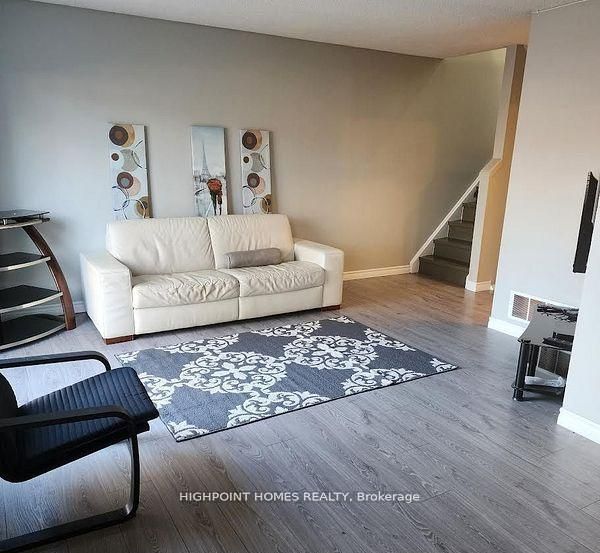 18 Valley Stream Drive, Toronto, ON M1V 2A5 photo 3