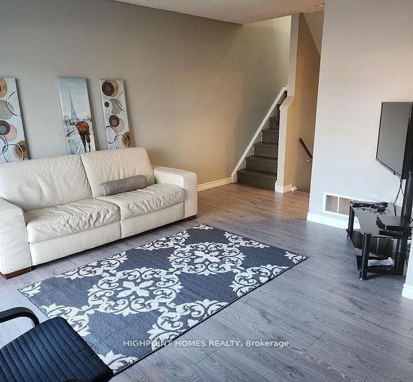 18 Valley Stream Drive, Toronto, ON M1V 2A5 photo 4