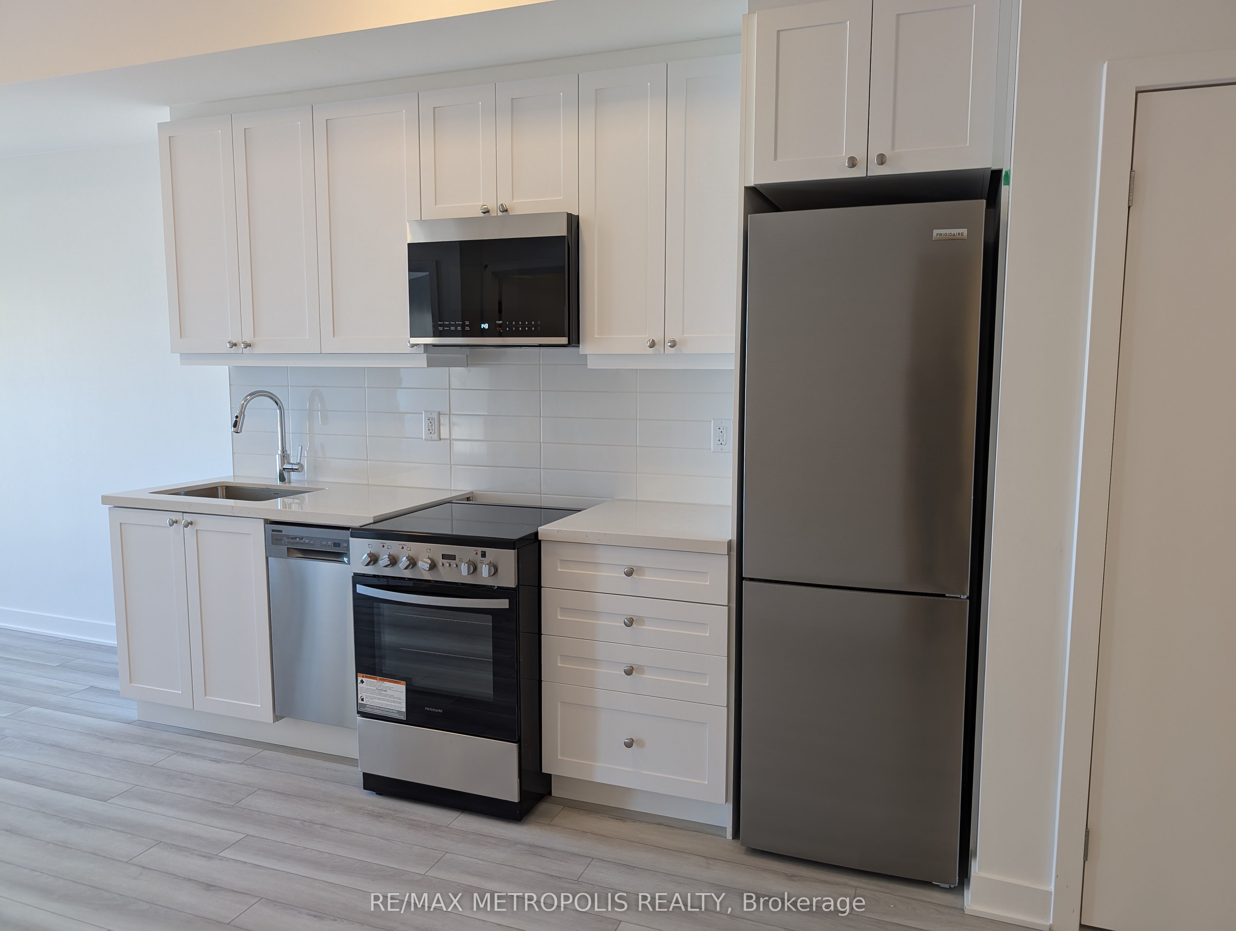 55 CLARINGTON Boulevard 207, Clarington, ON L1C 0A1 photo 3