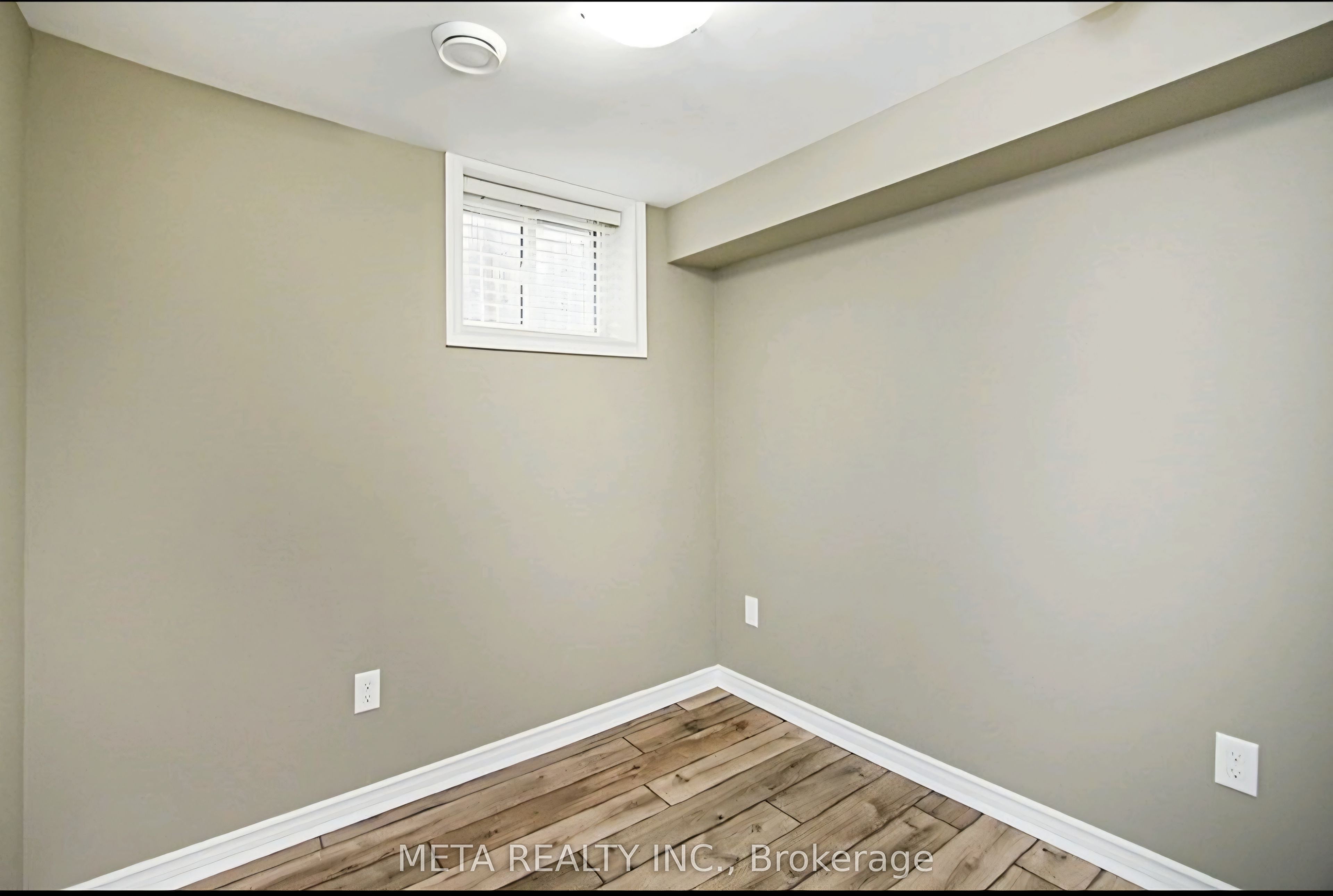 296 Festhubert Street E lower, Oshawa, ON L1H 2E2 photo 4