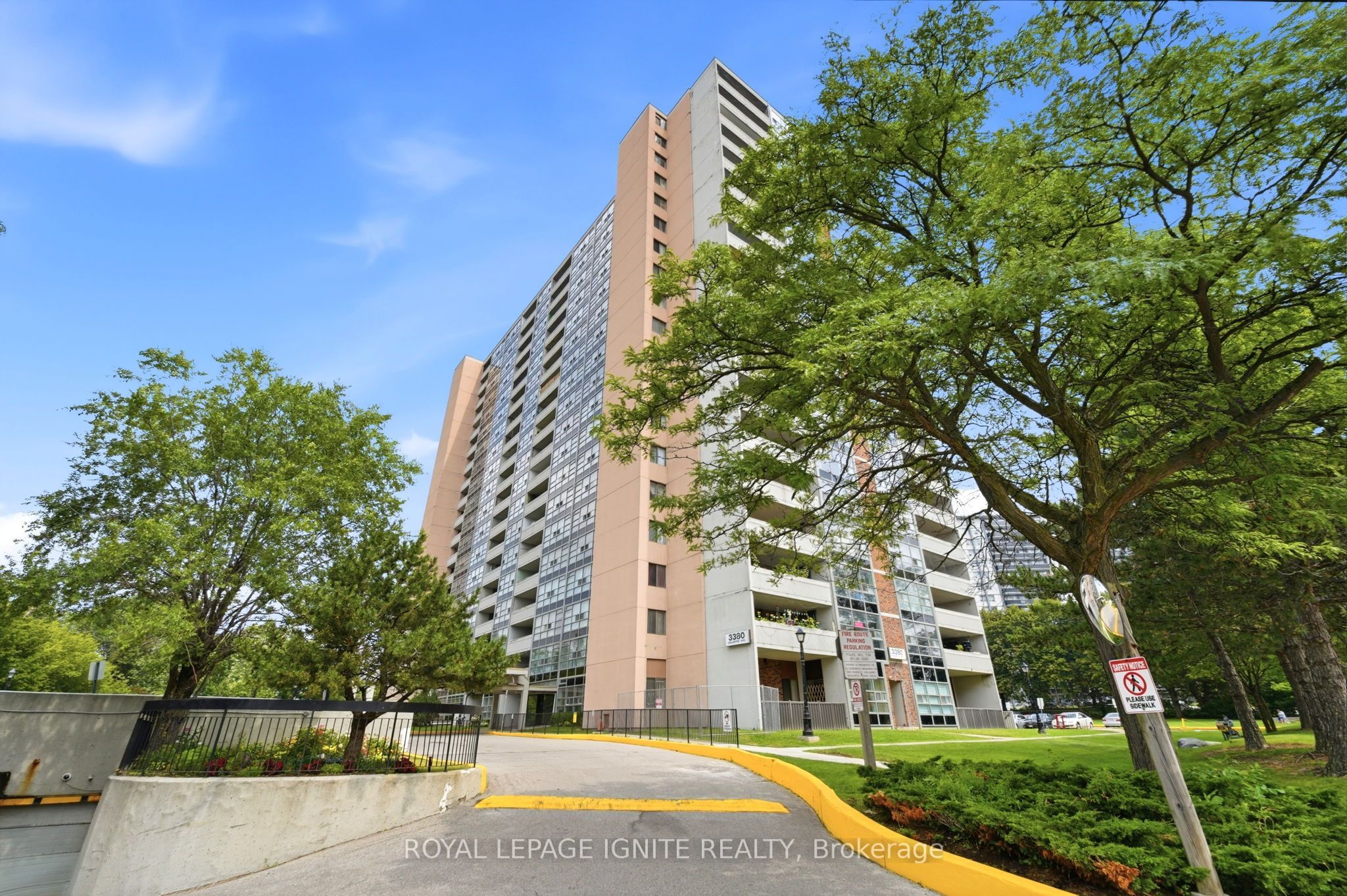 3380 Eglinton Avenue 903, Toronto, ON M1J 3L6 photo 3
