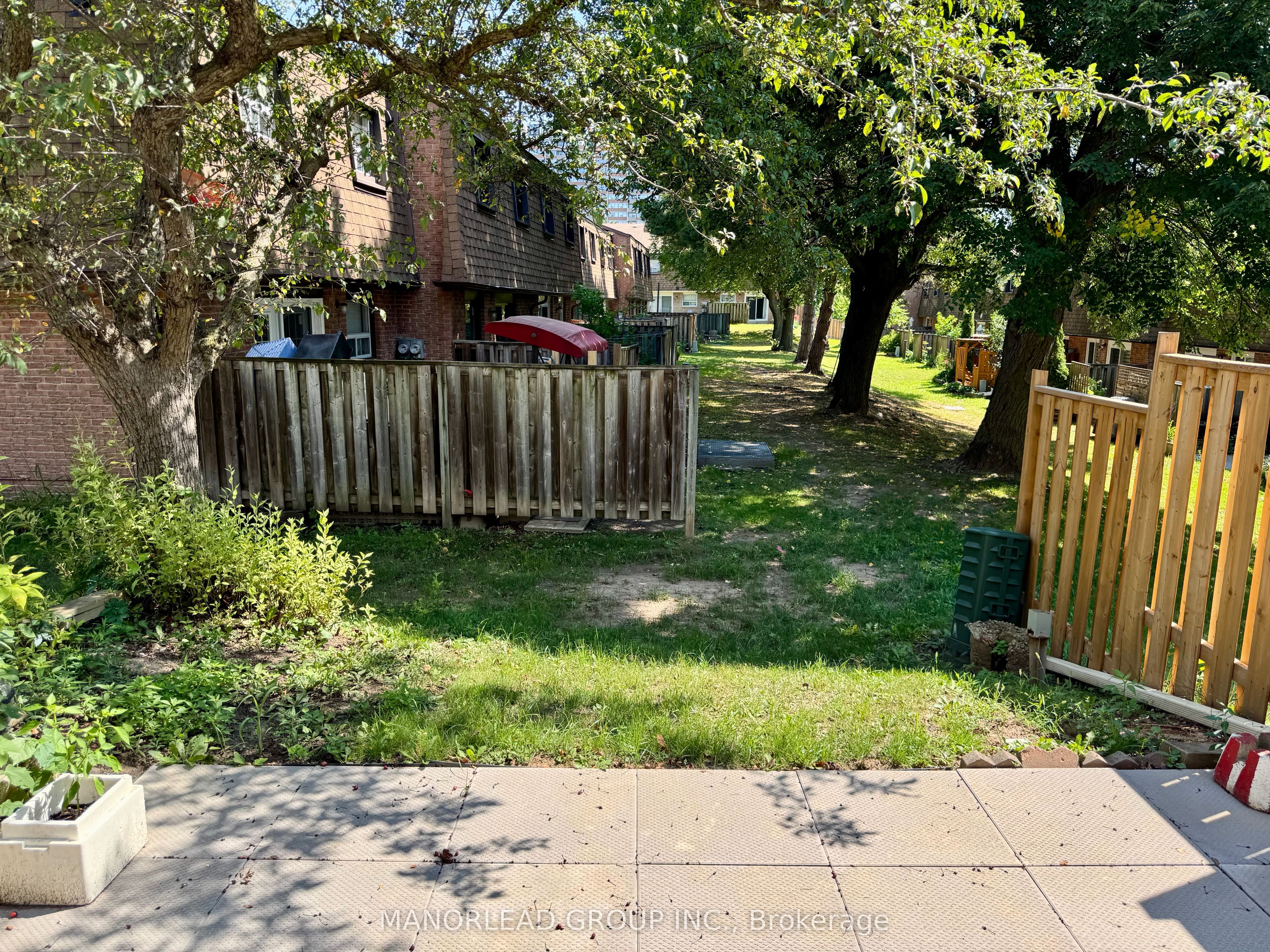 121 L'Amoreaux Drive 31, Toronto, ON M1W 2J9 photo 2
