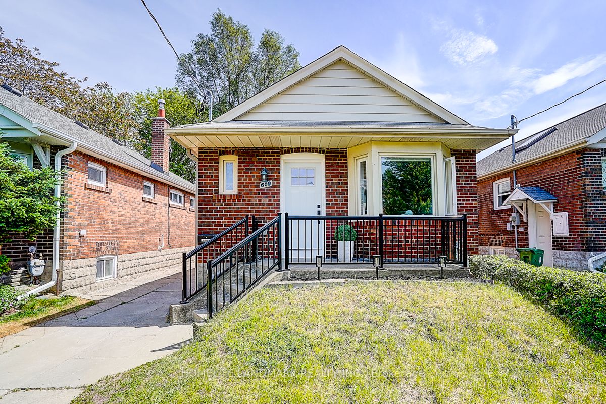 609 Mortimer Avenue, Toronto, ON M4C 2J6