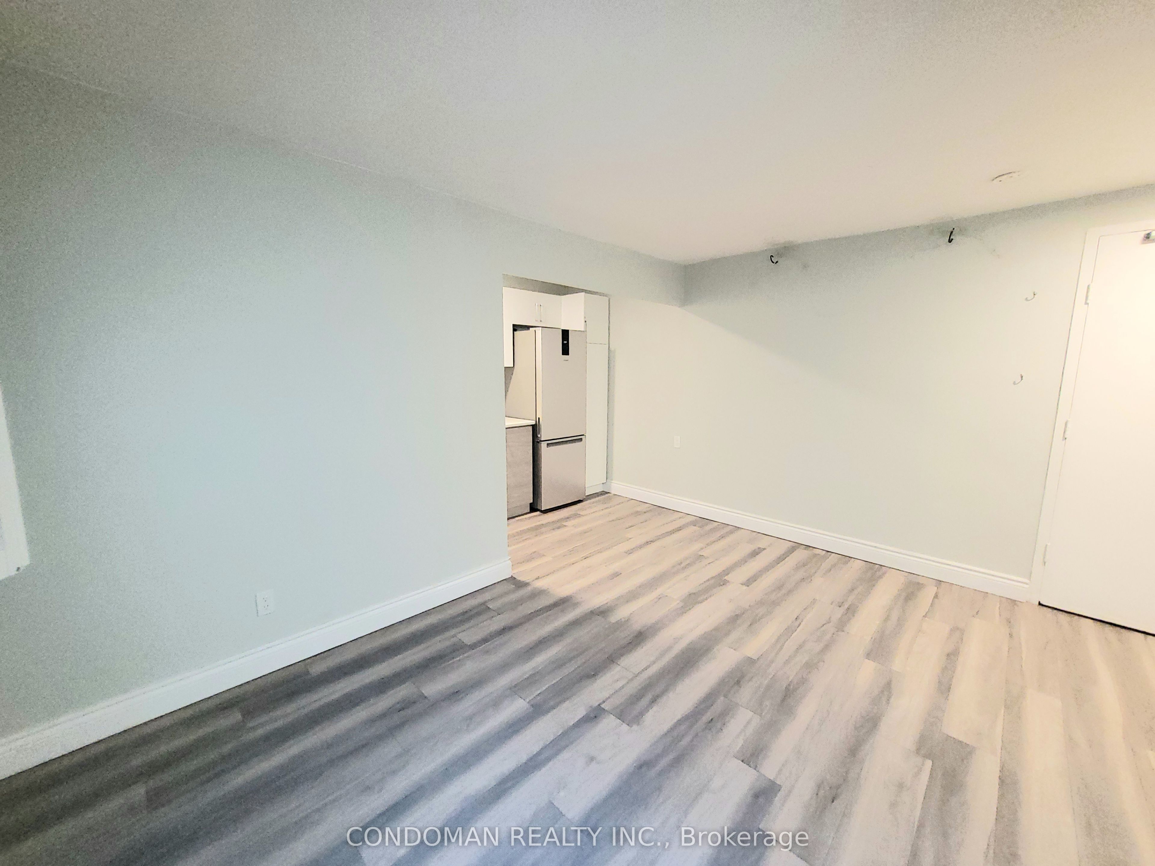 852 Broadview Avenue 305, Toronto, ON M4K 2R1 photo 3