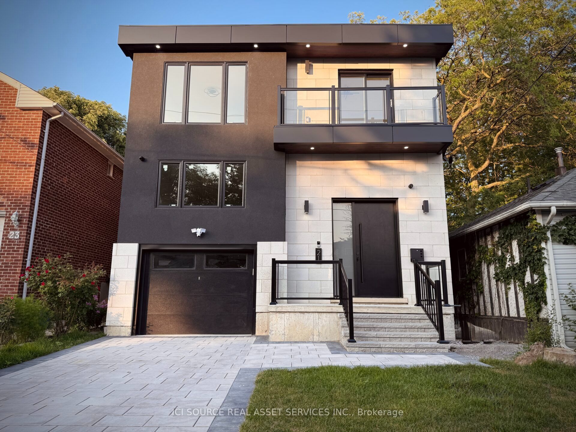 21 Vanbrugh Avenue, Toronto, ON M1N 3S8