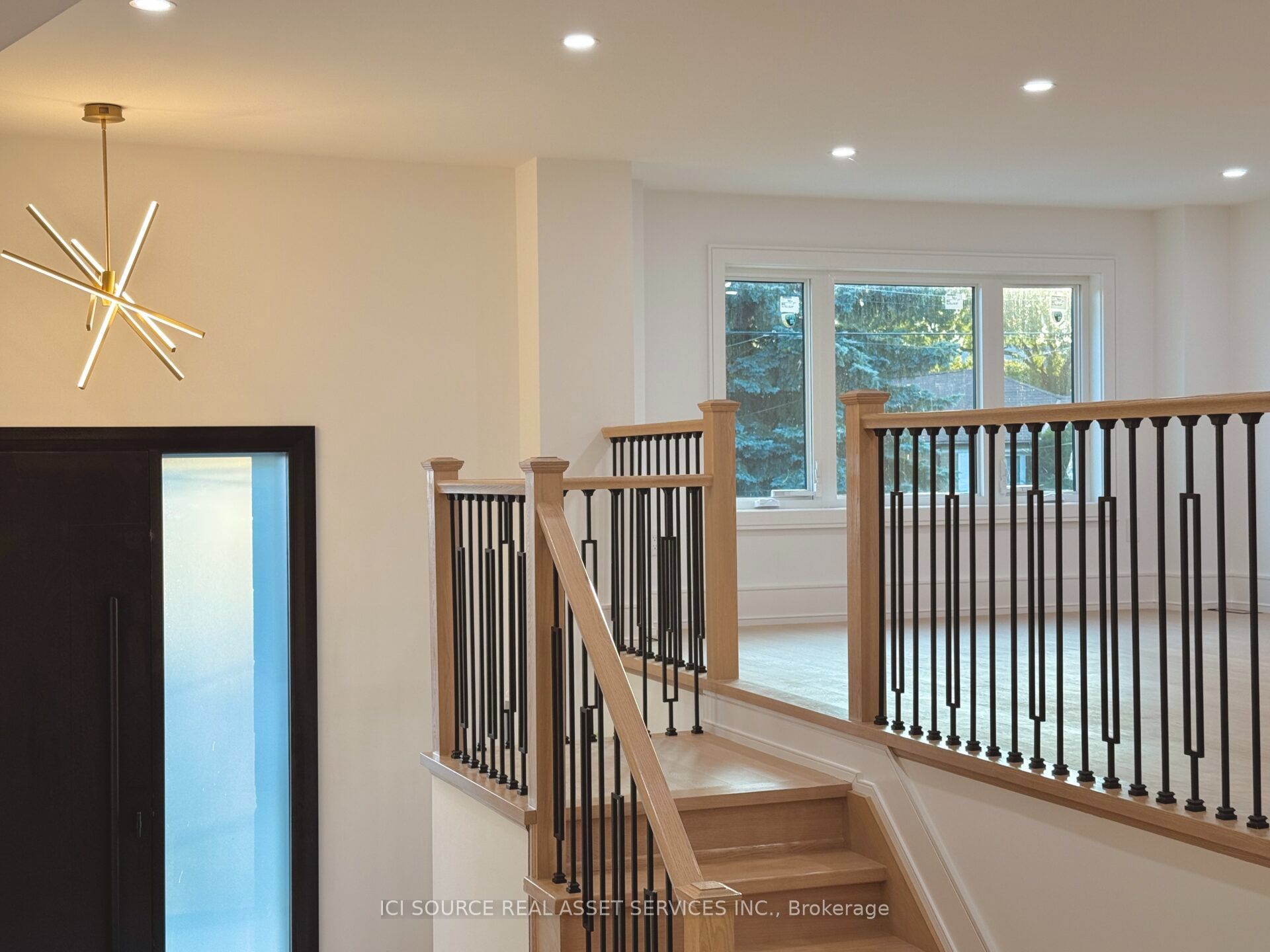 21 Vanbrugh Avenue, Toronto, ON M1N 3S8 photo 2