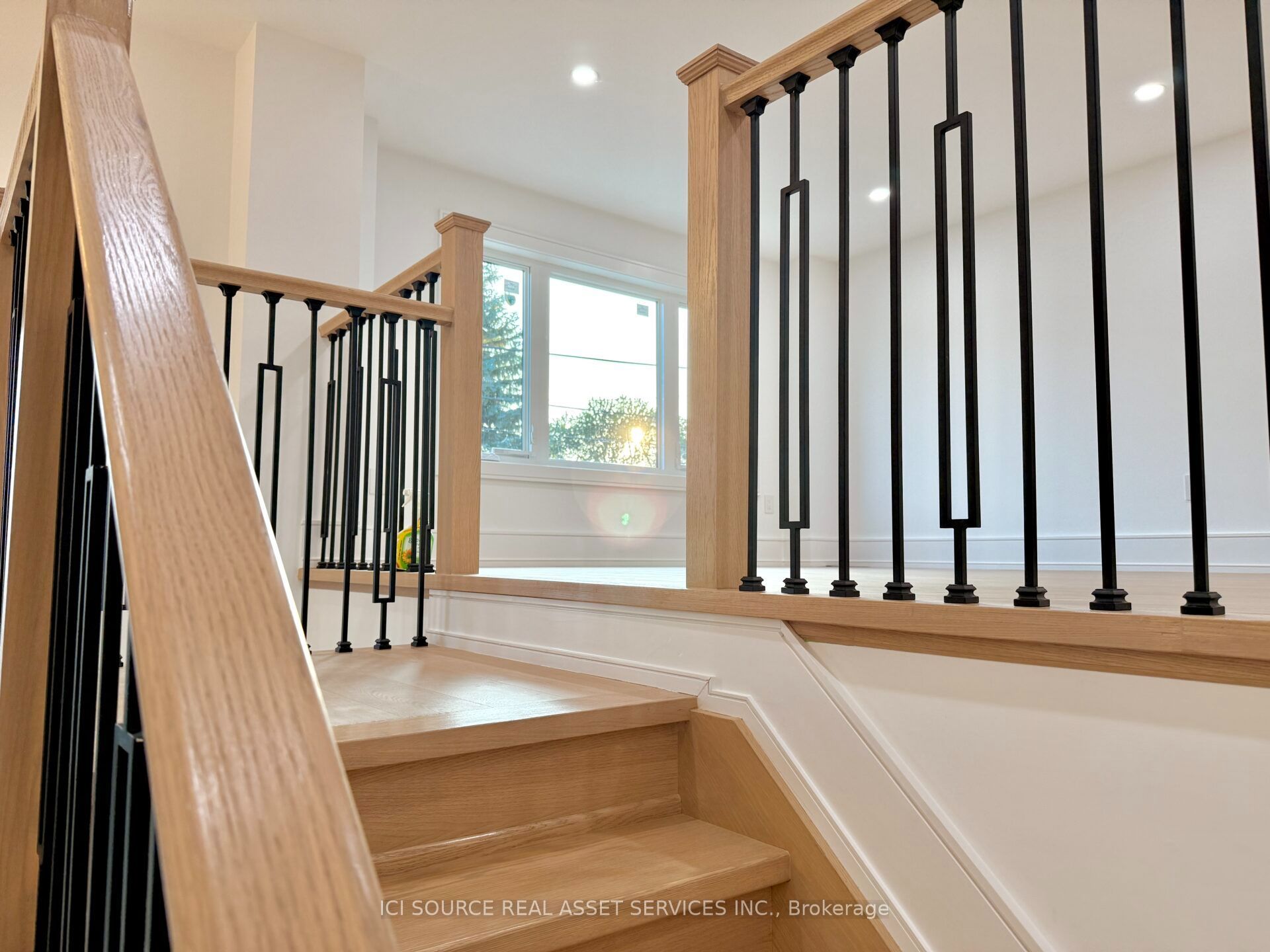 21 Vanbrugh Avenue, Toronto, ON M1N 3S8 photo 3