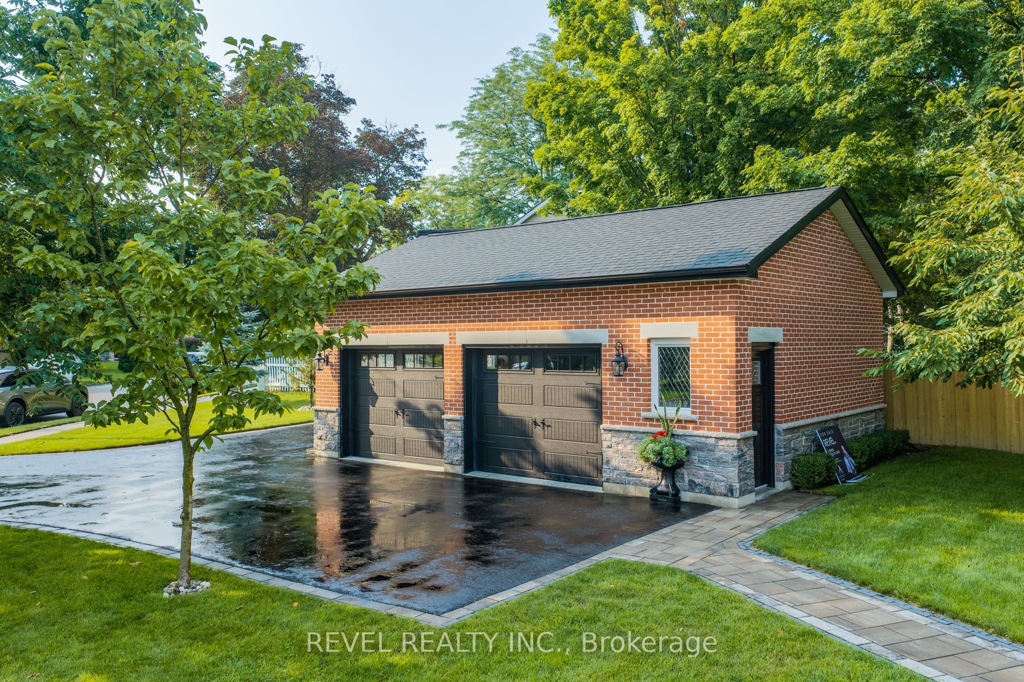 99 Colston Avenue, Whitby, ON L1M 1C1 photo 2