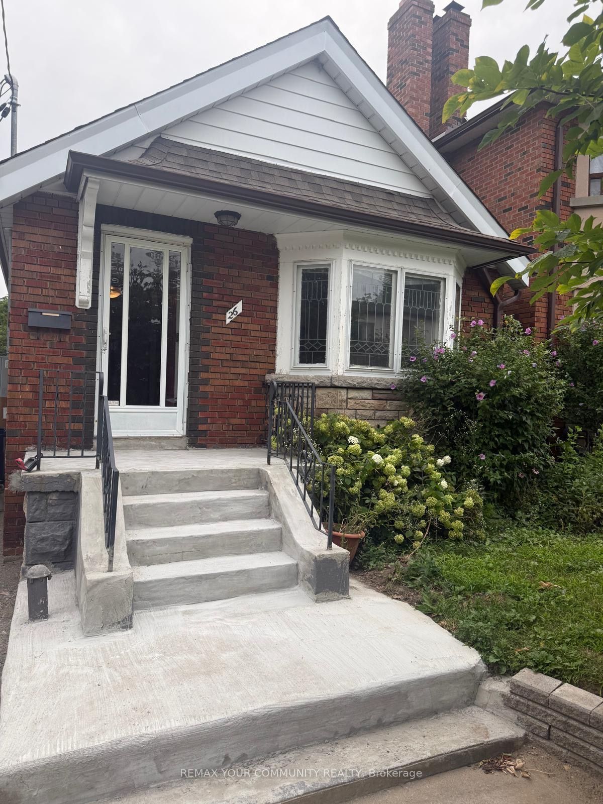 26 Elmsdale Road W, Toronto, ON M4J 3M4