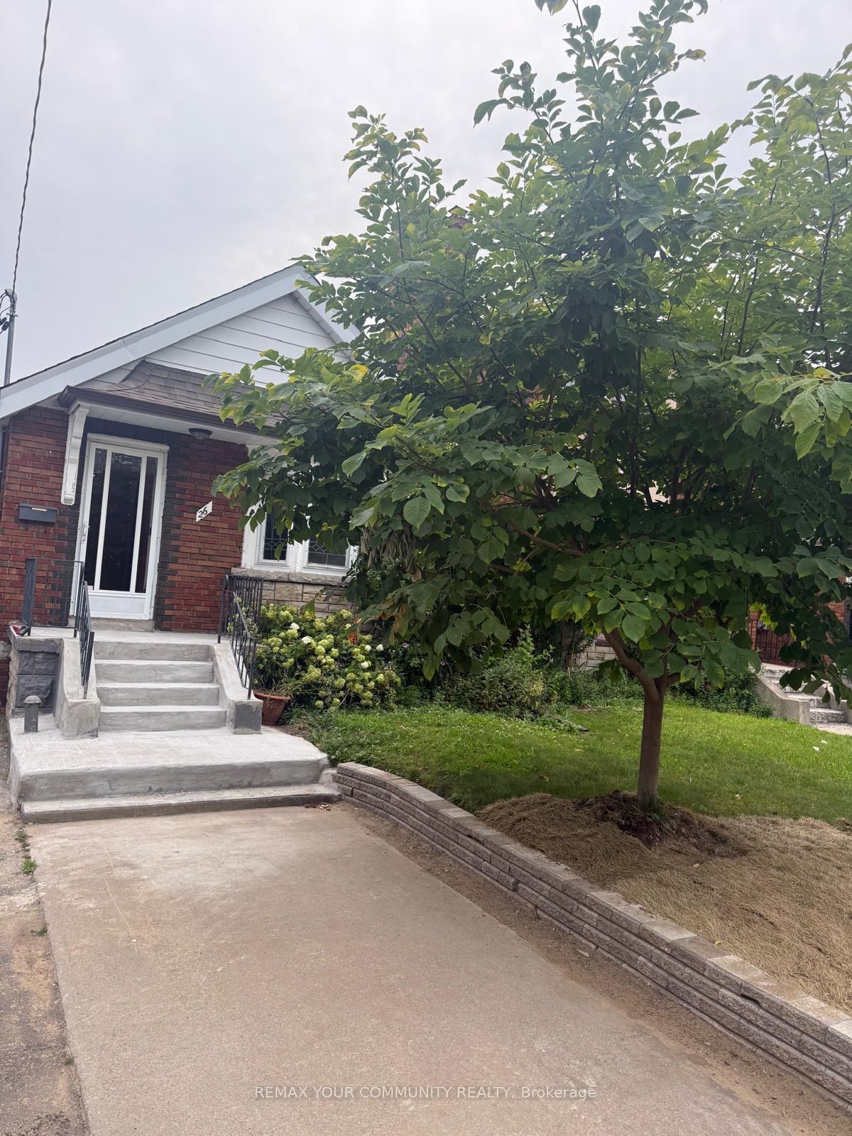 26 Elmsdale Road W, Toronto, ON M4J 3M4 photo 2