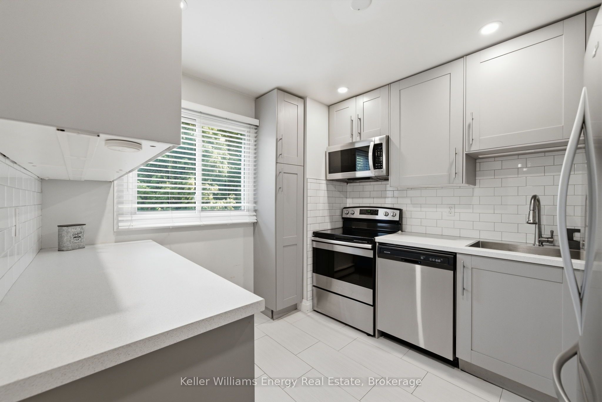700 Harmony Road N 105, Oshawa, ON L1K 1S2 photo 4