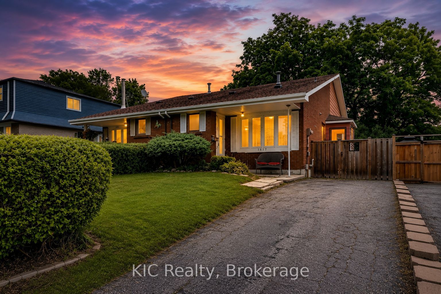 1151 Valley Court, Oshawa, ON L1J 3M4